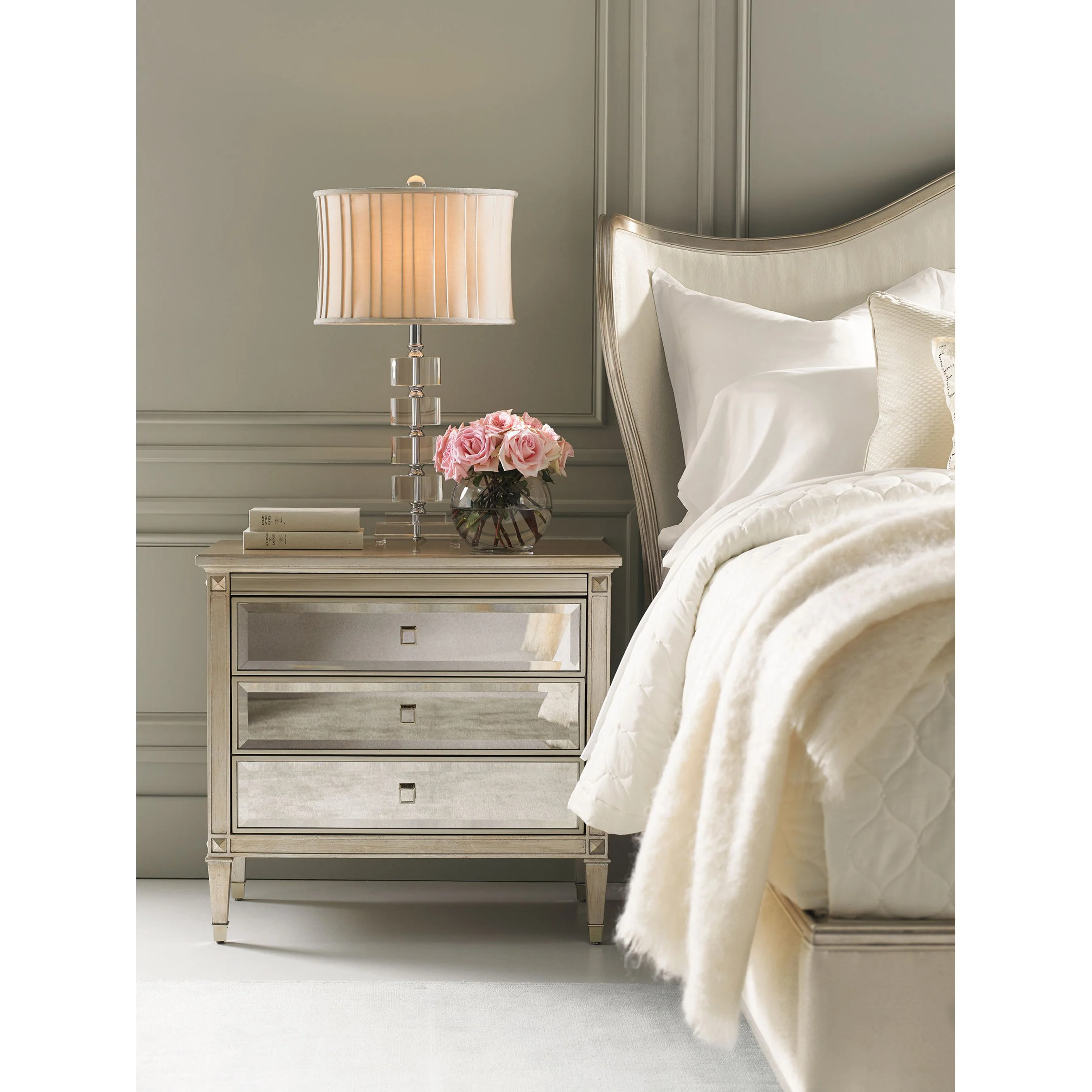 A Classic Beauty Chest - Image 4