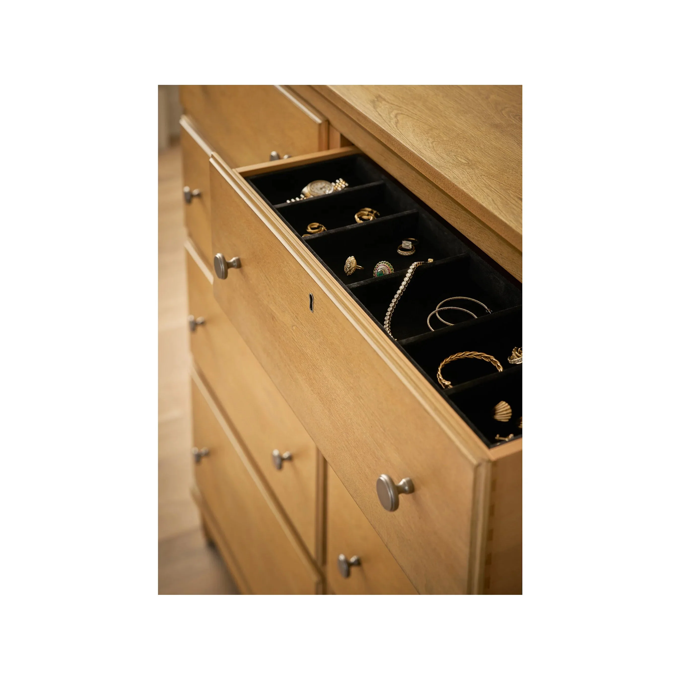Birchhaven Brindle 8-Drawer Chest - Image 4
