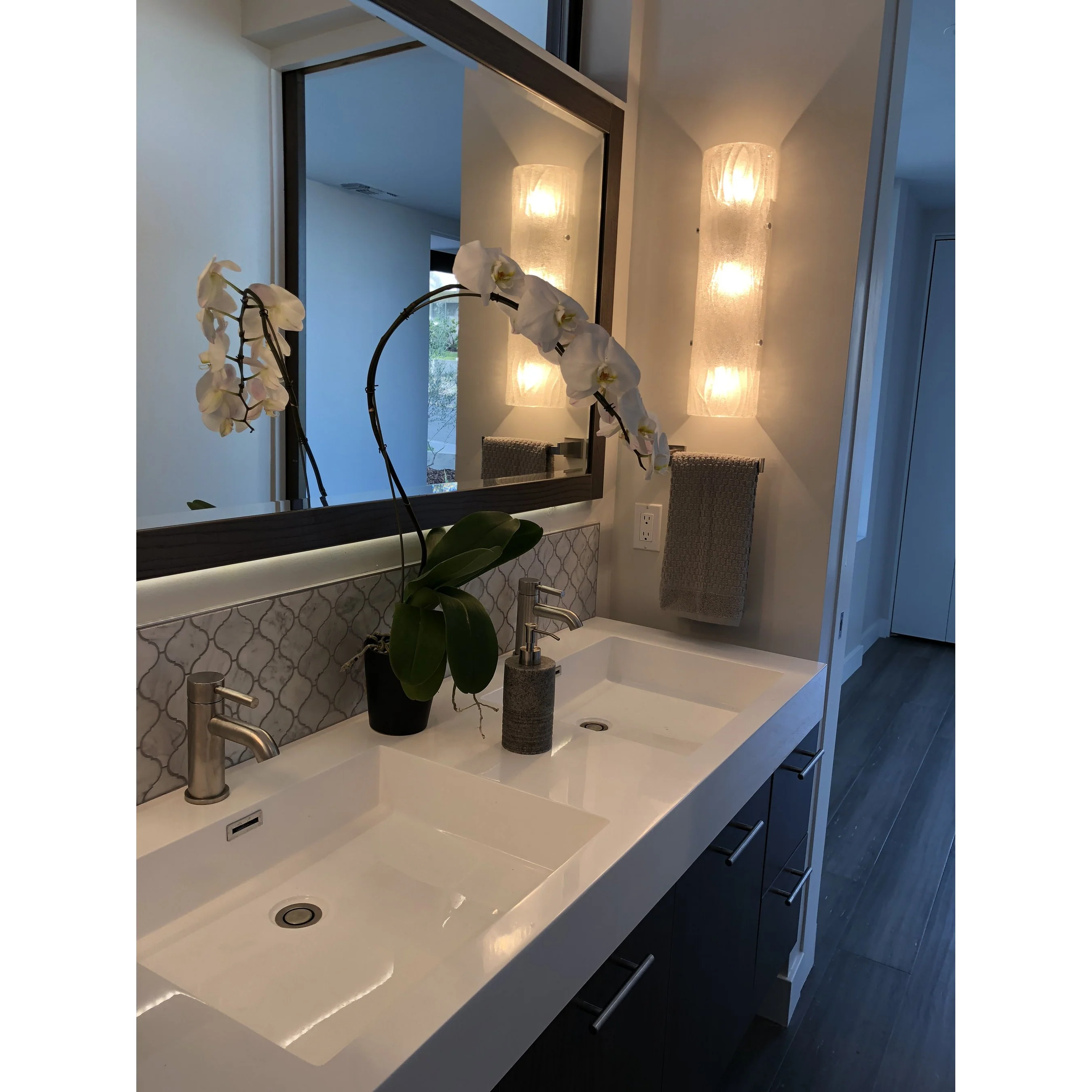 Brilliance Sconce Fixture - Image 3