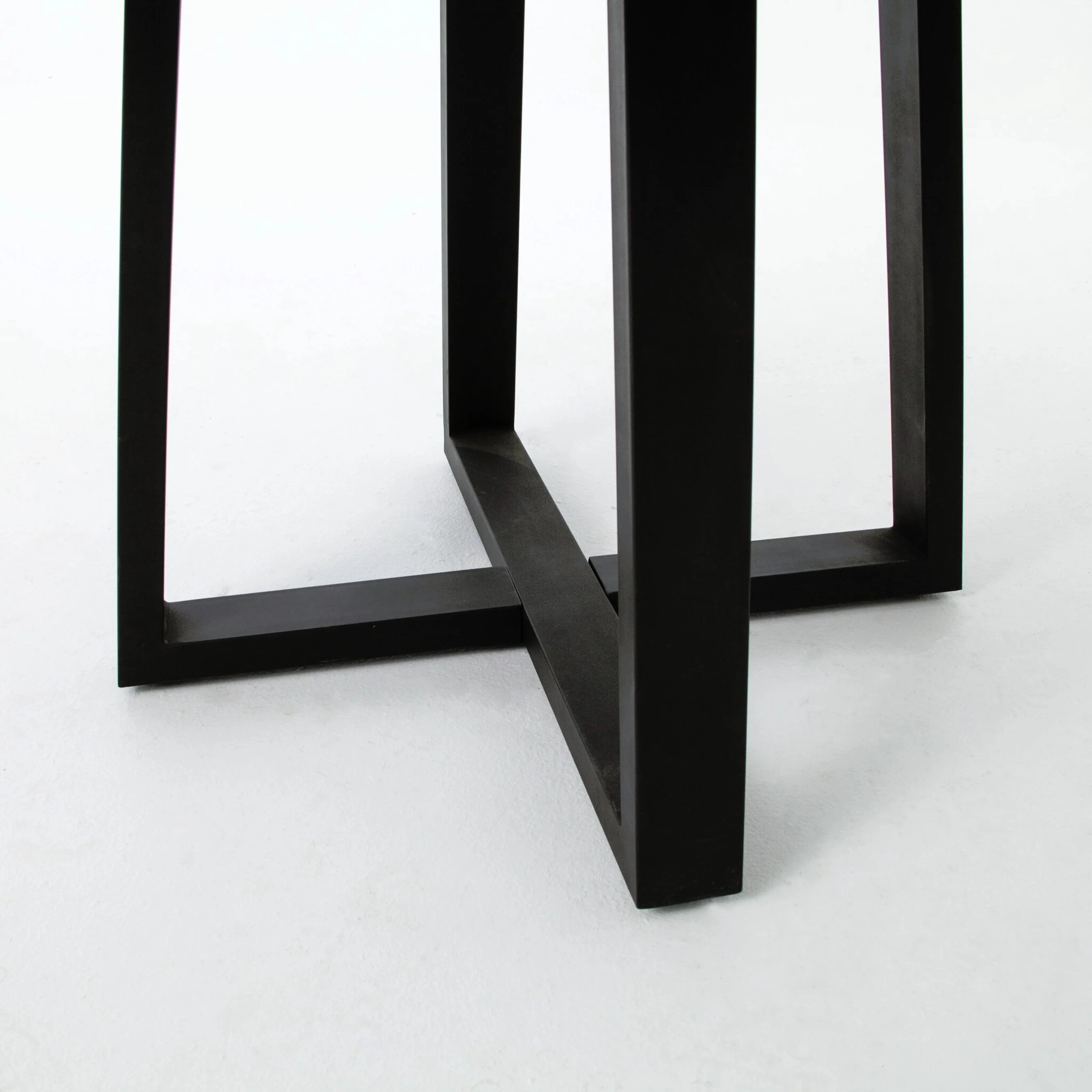 Cyrus Round Table - Image 5