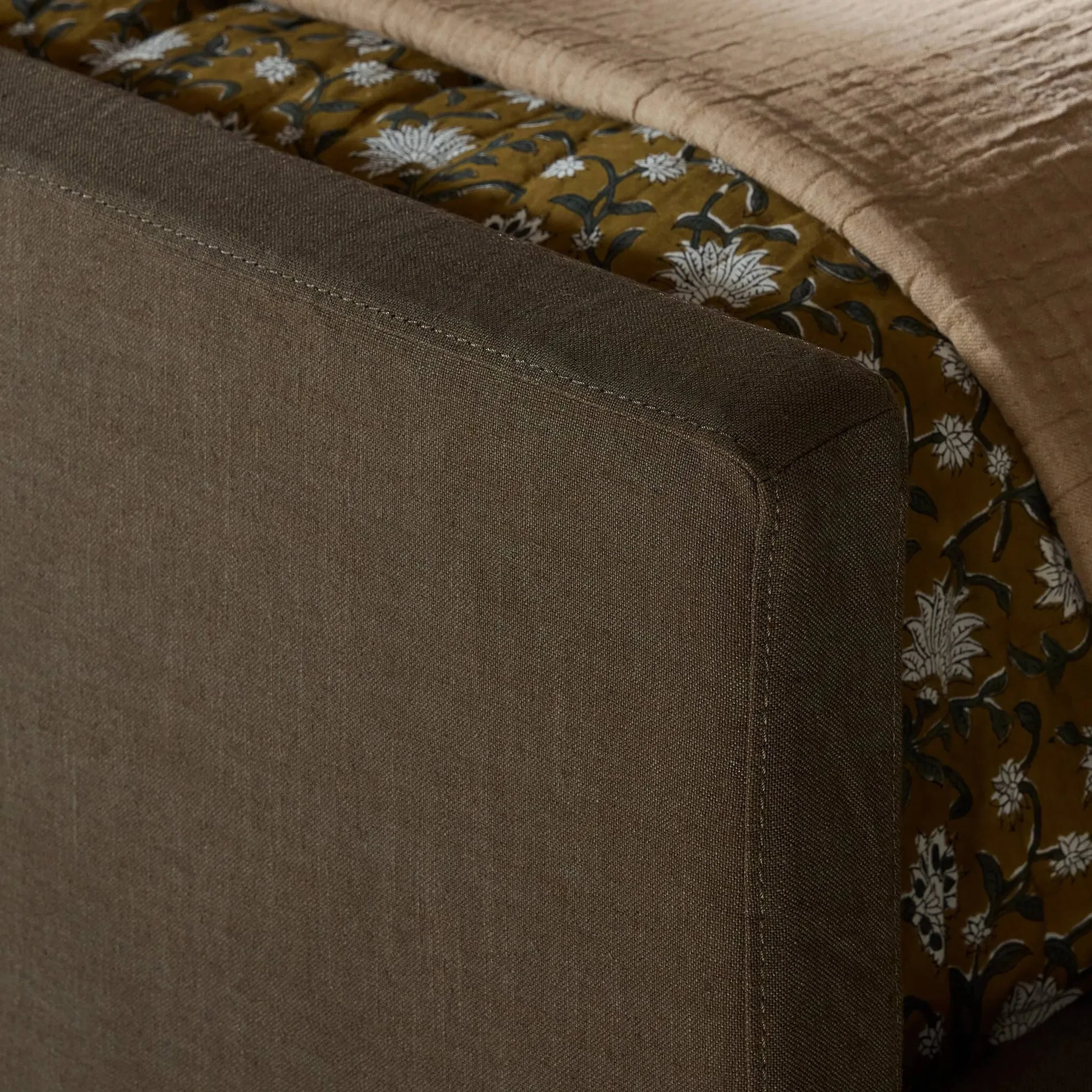 Daphne Slipcover Bed - Image 30