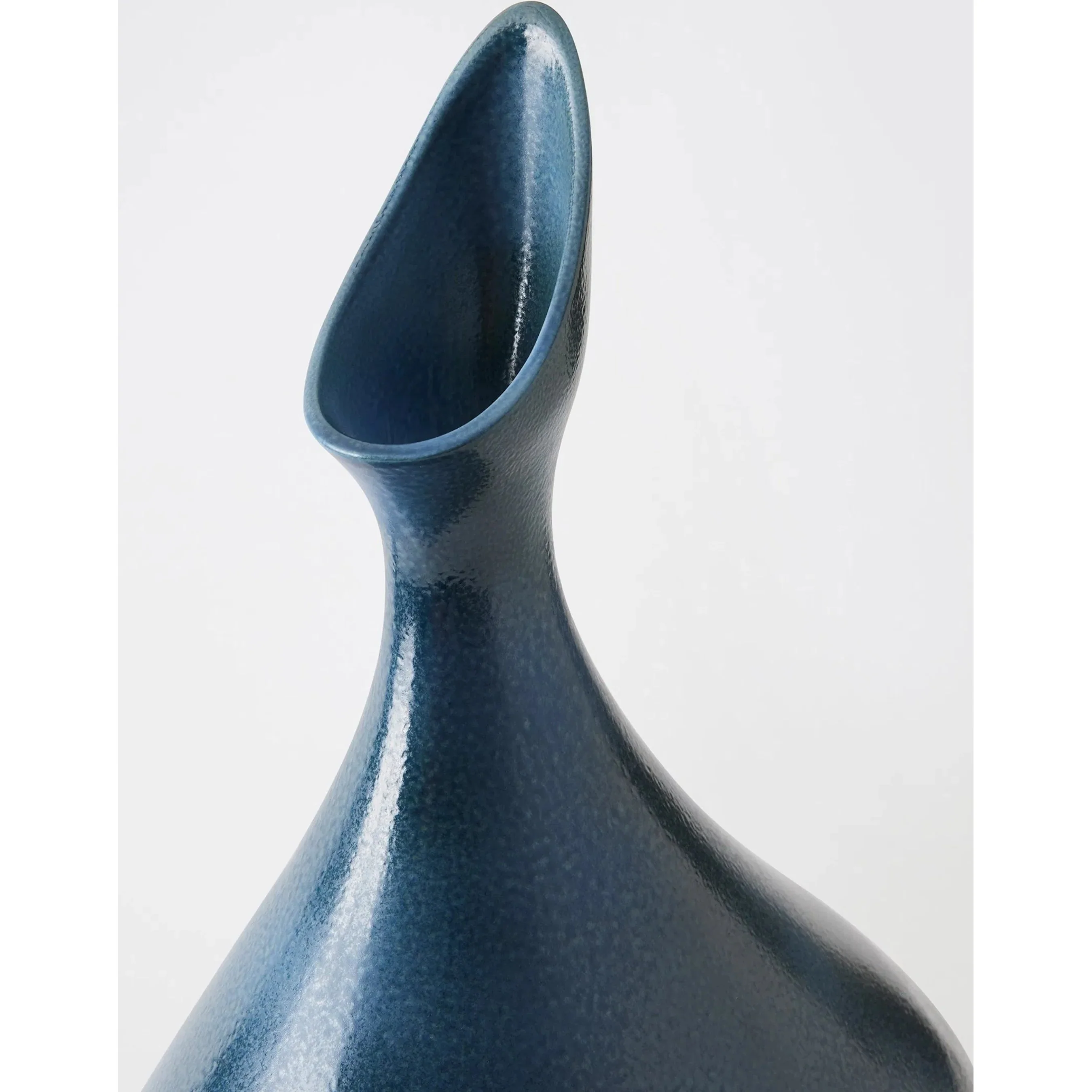 Demure Vase - Image 5