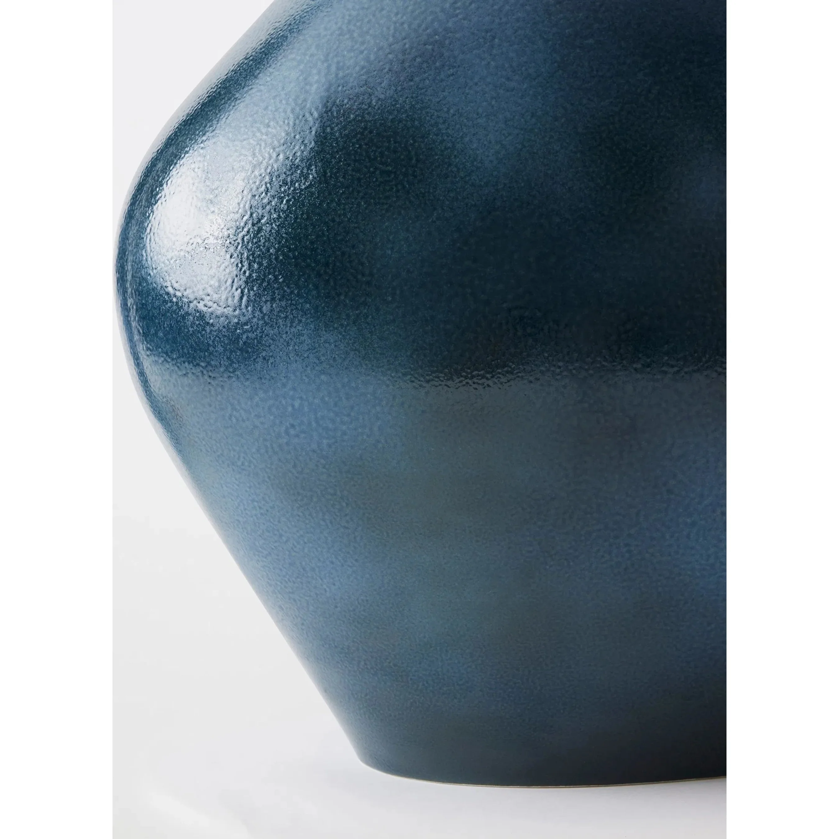 Demure Vase - Image 6