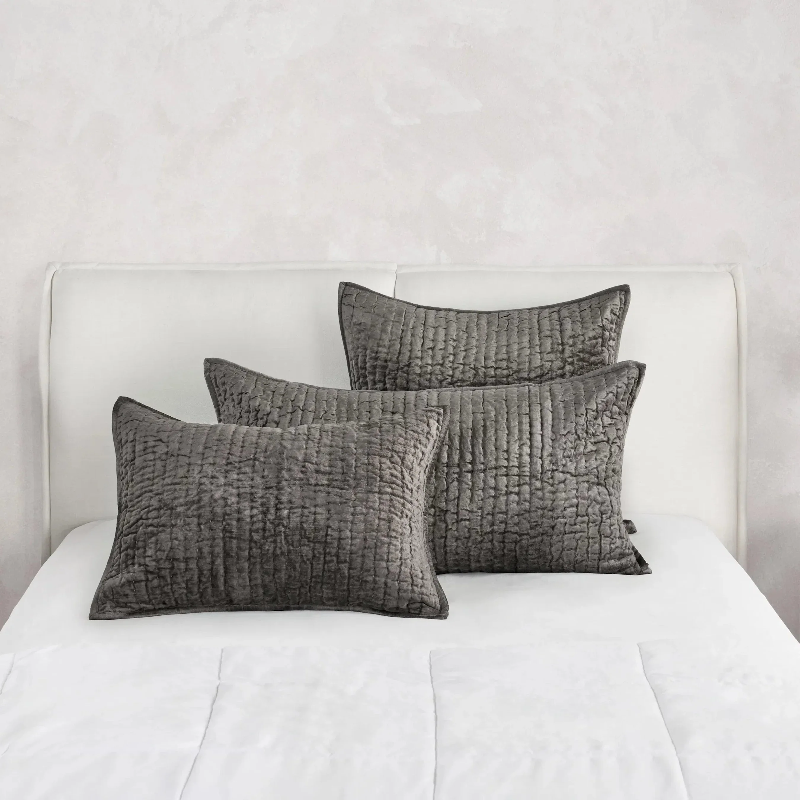 Dimitry 100% Rayon Velvet Bay Pillow - Image 145