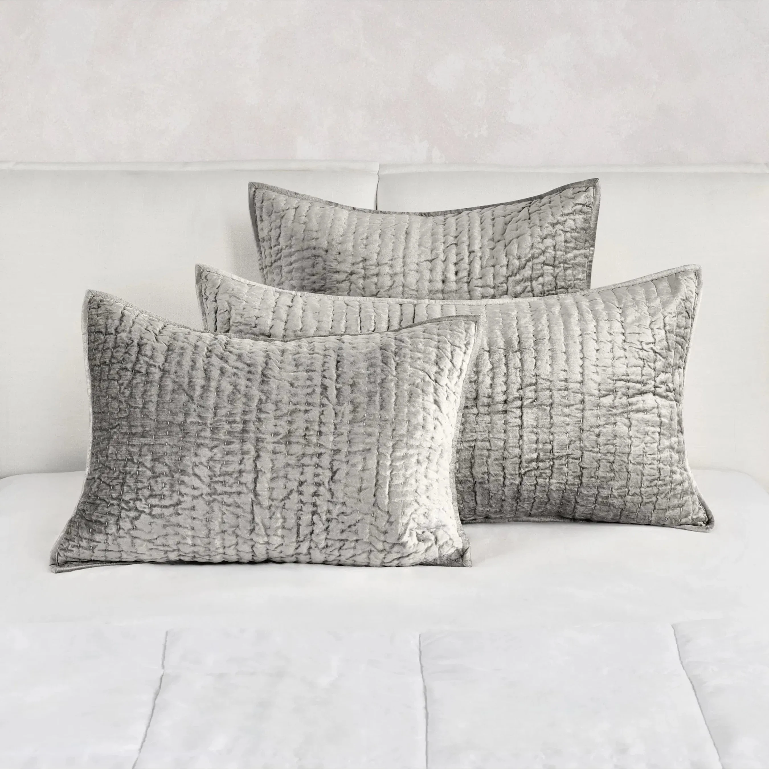 Dimitry 100% Rayon Velvet Bay Pillow - Image 152