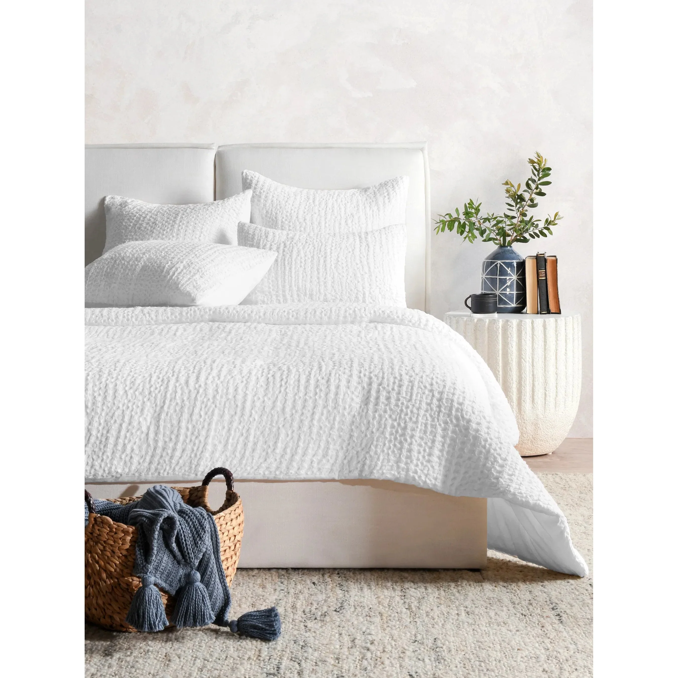 Dimitry 100% Rayon Velvet Bay Pillow - Image 178