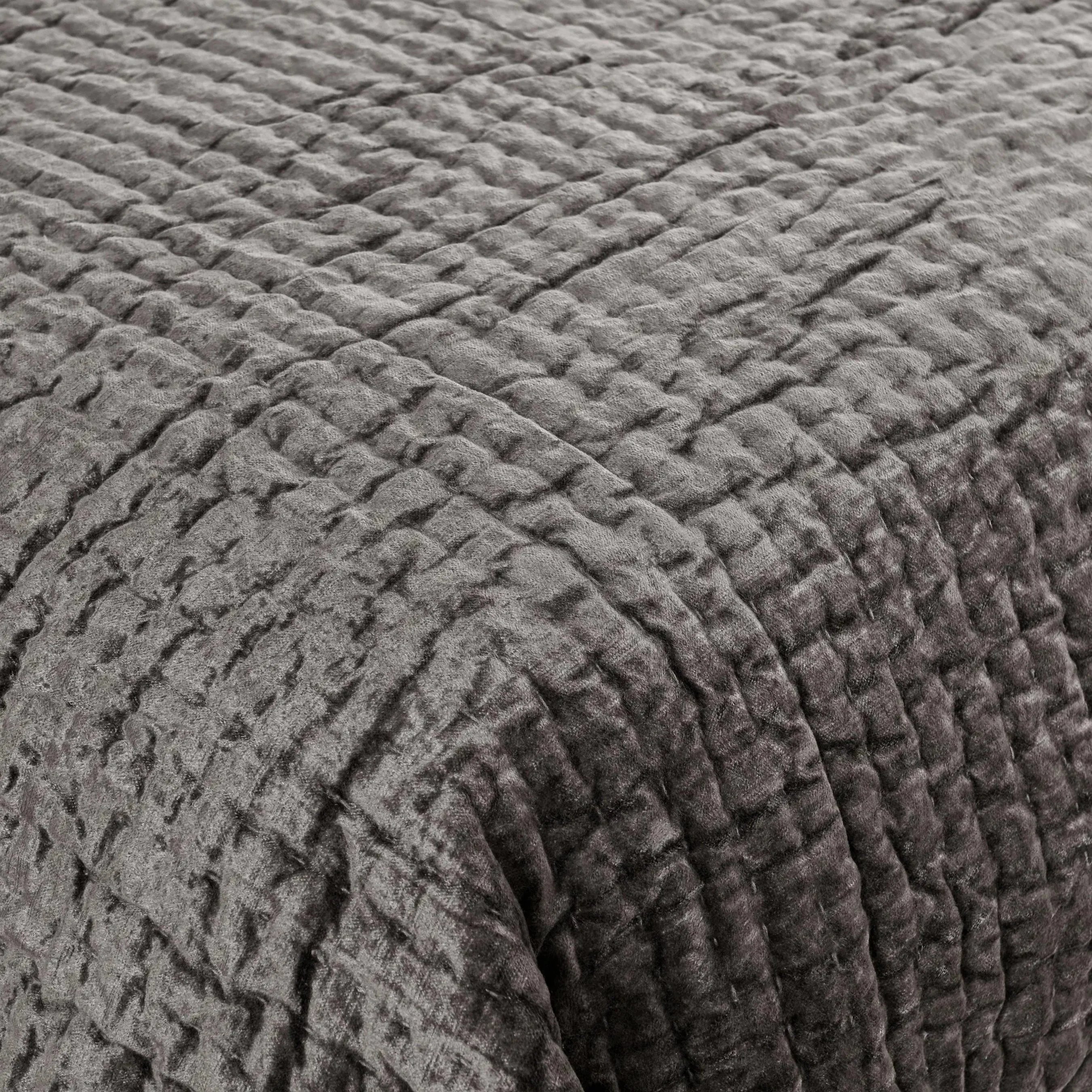 Dimitry 100% Rayon Velvet Bay Quilt - Image 40