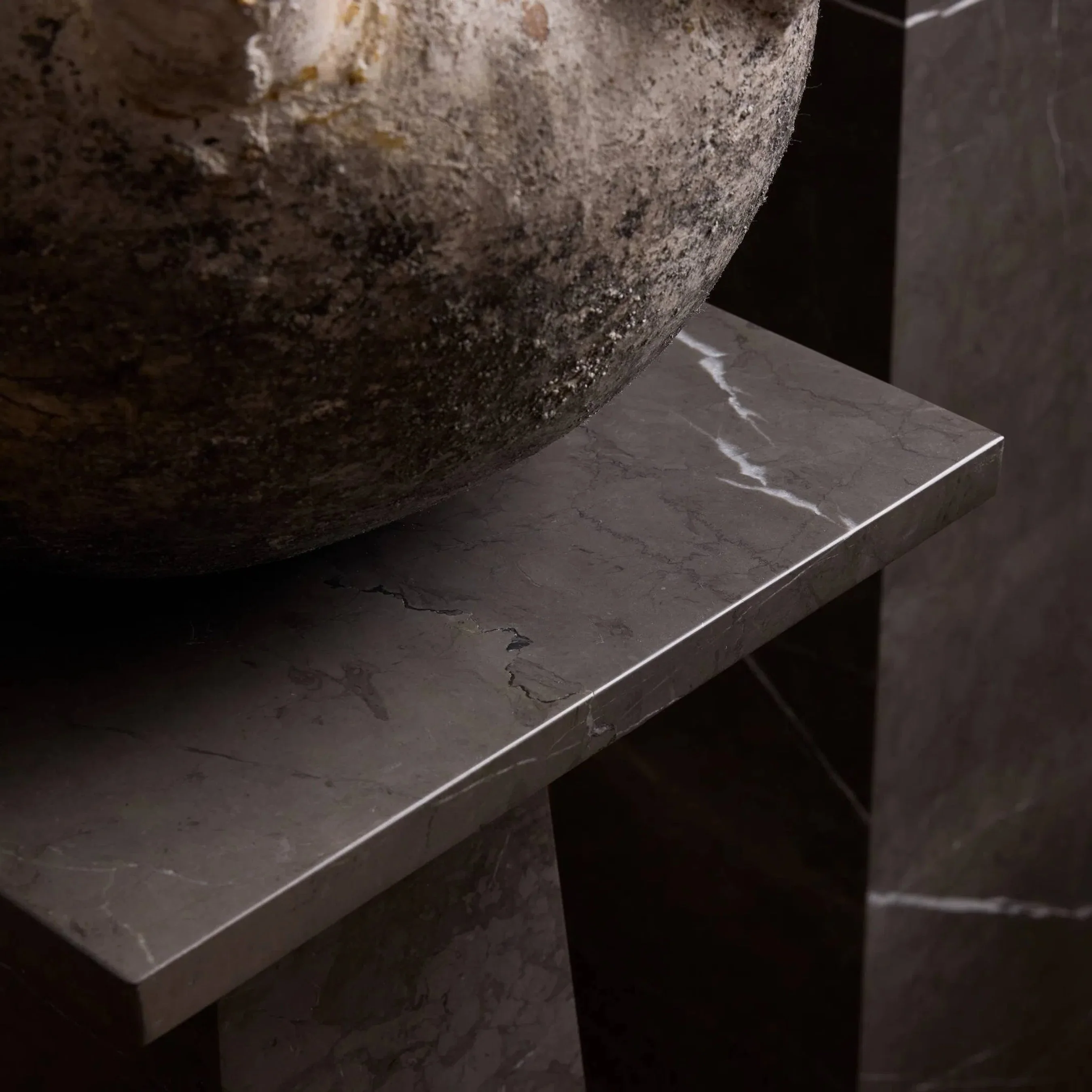 Ellric Pedestal Set - Image 11