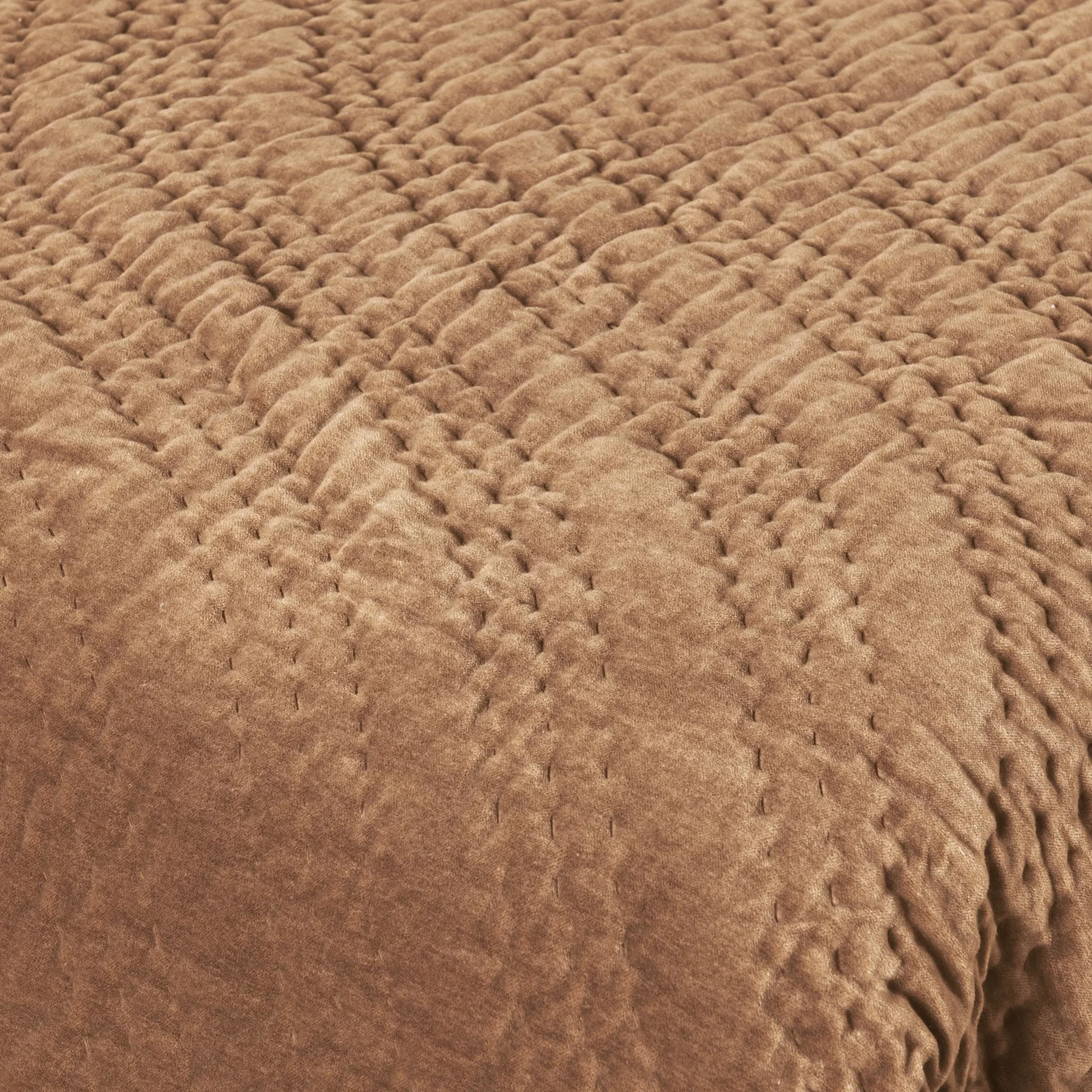 Elms Velvet Cotton Blend Quilt - Image 10