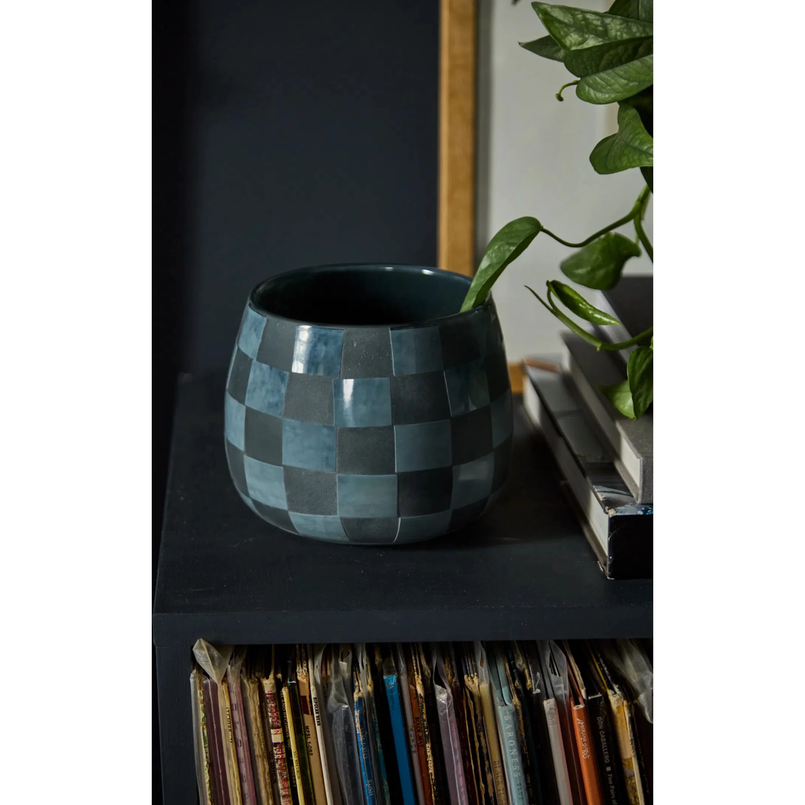 Enthia Vase - Image 3