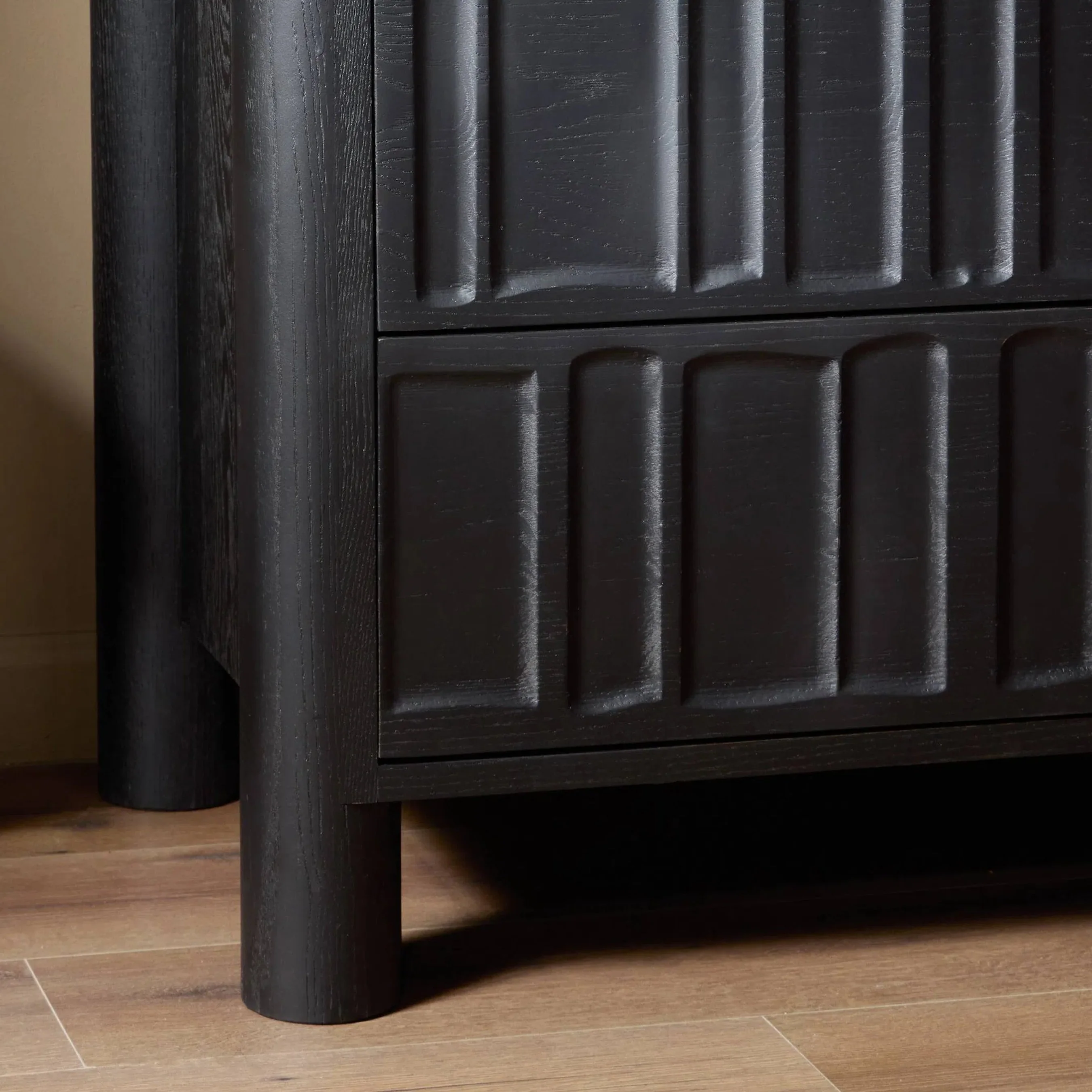 Ezri Nightstand - Image 26