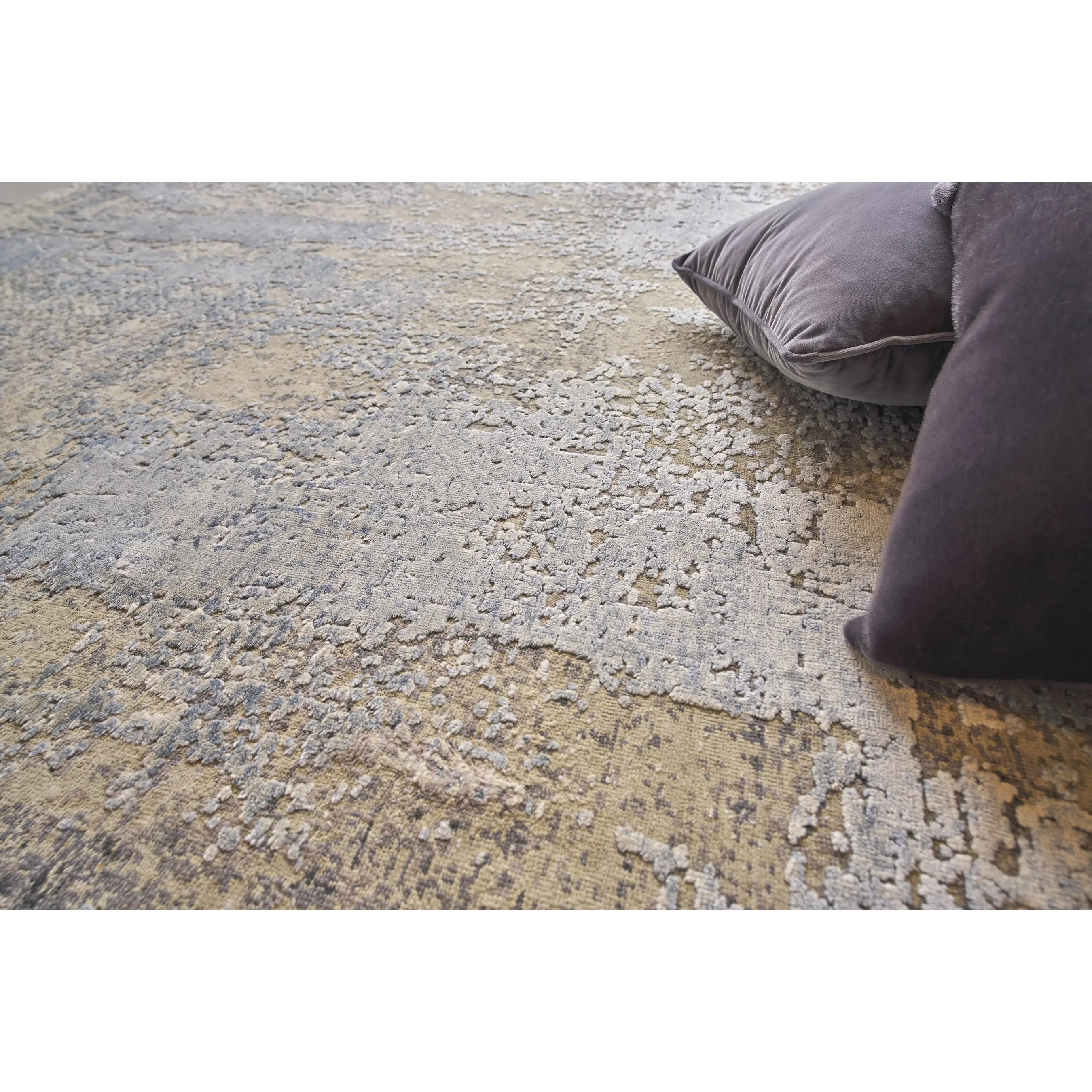Fine Pure Silk Rug V - Image 5