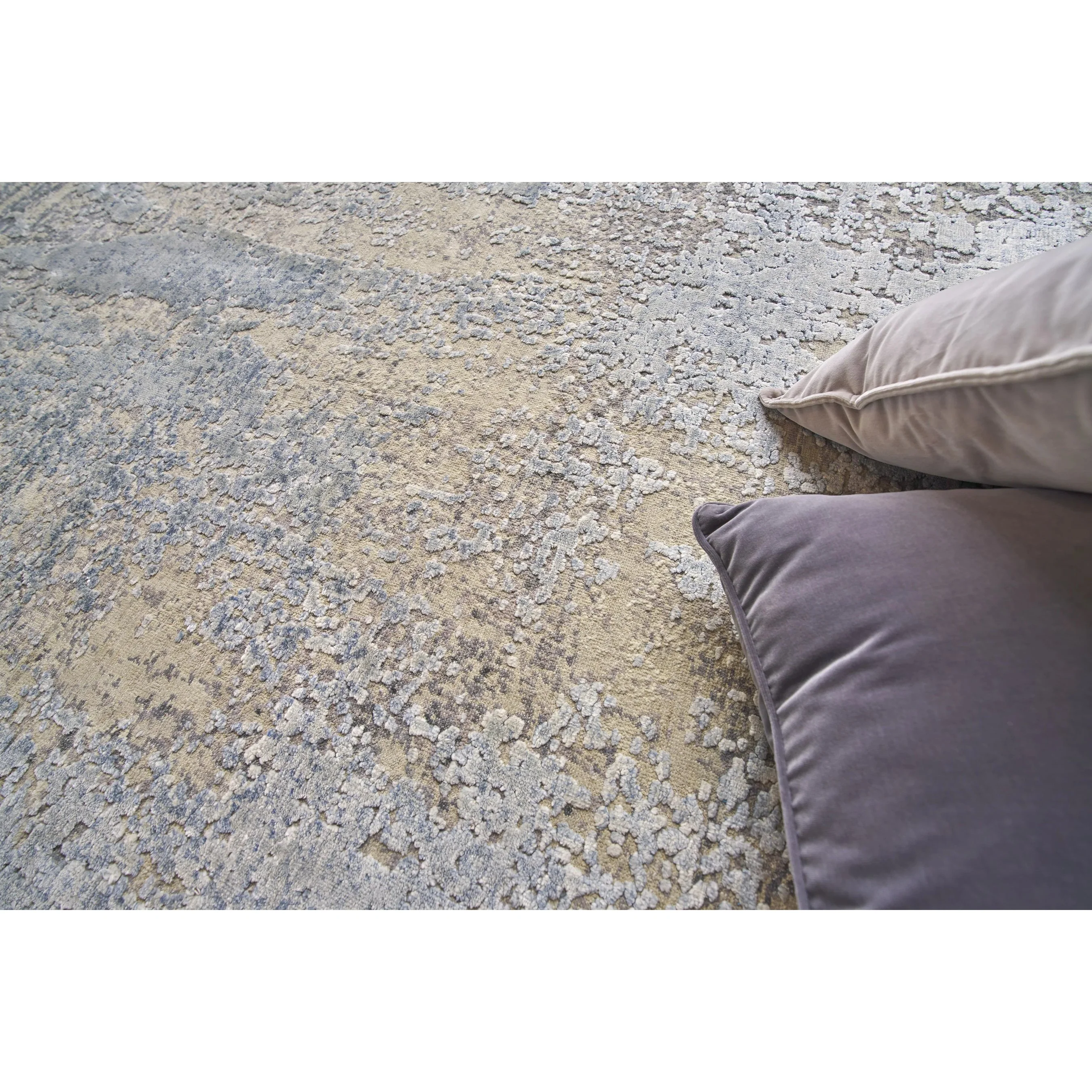 Fine Pure Silk Rug V - Image 6