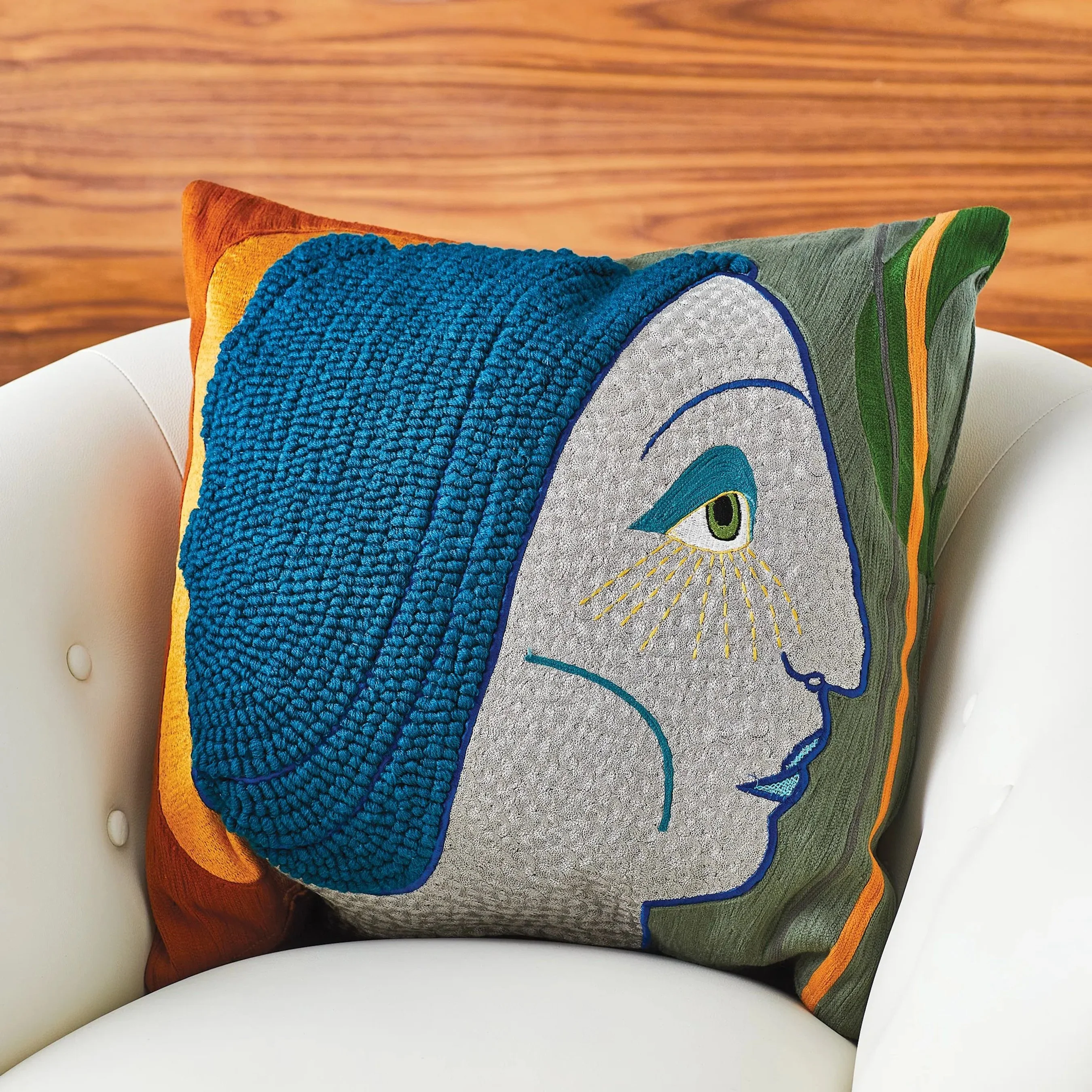 Frau Heidi Pillow - Image 3