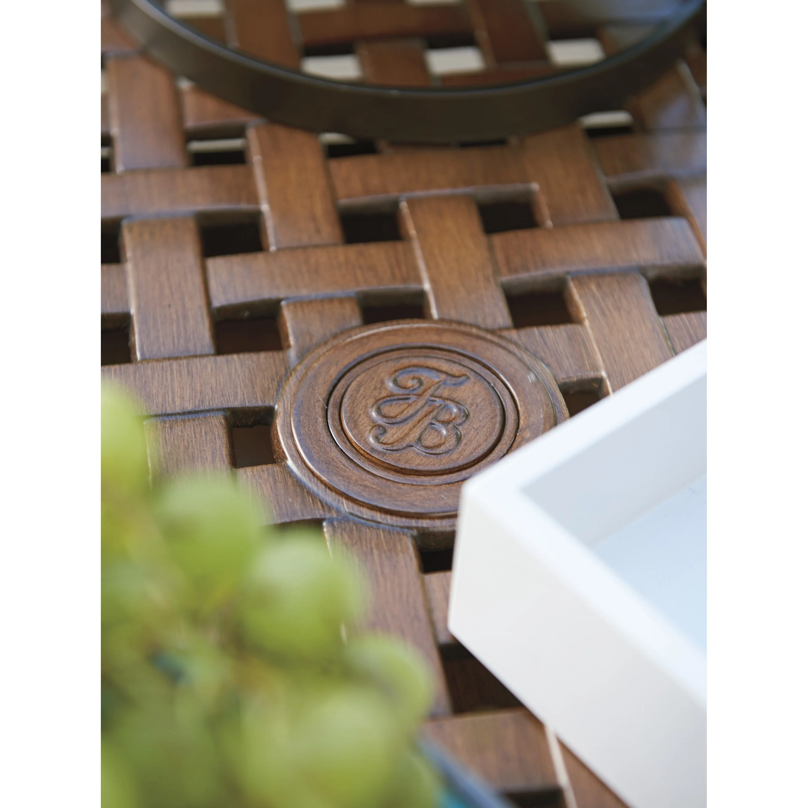 Harbor Isle Round Dining Table - Image 3