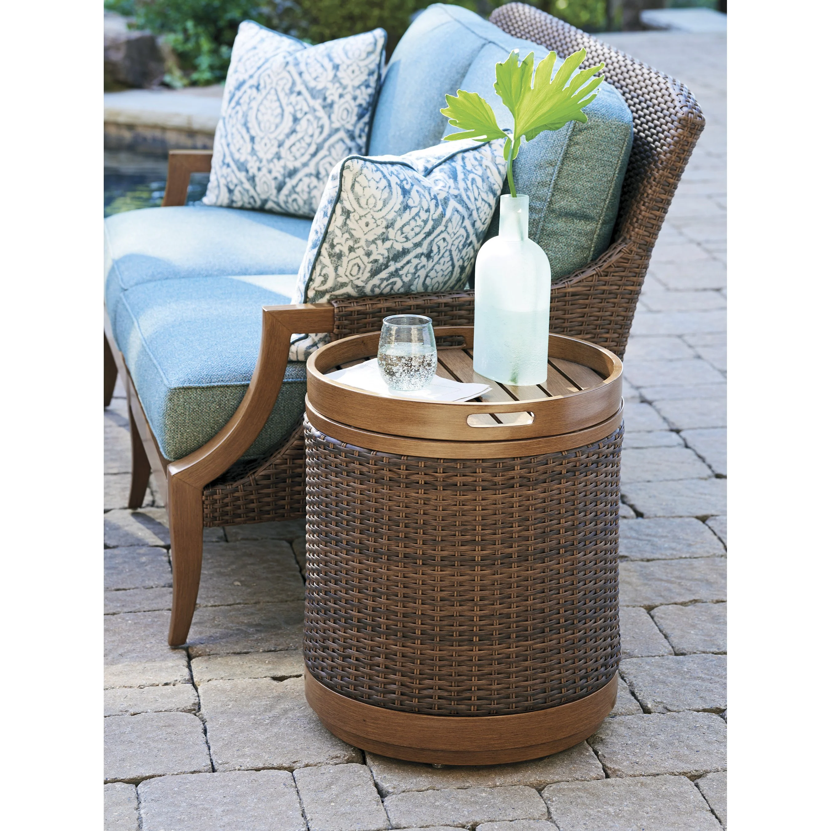 Harbor Isle Round End Table - Image 4