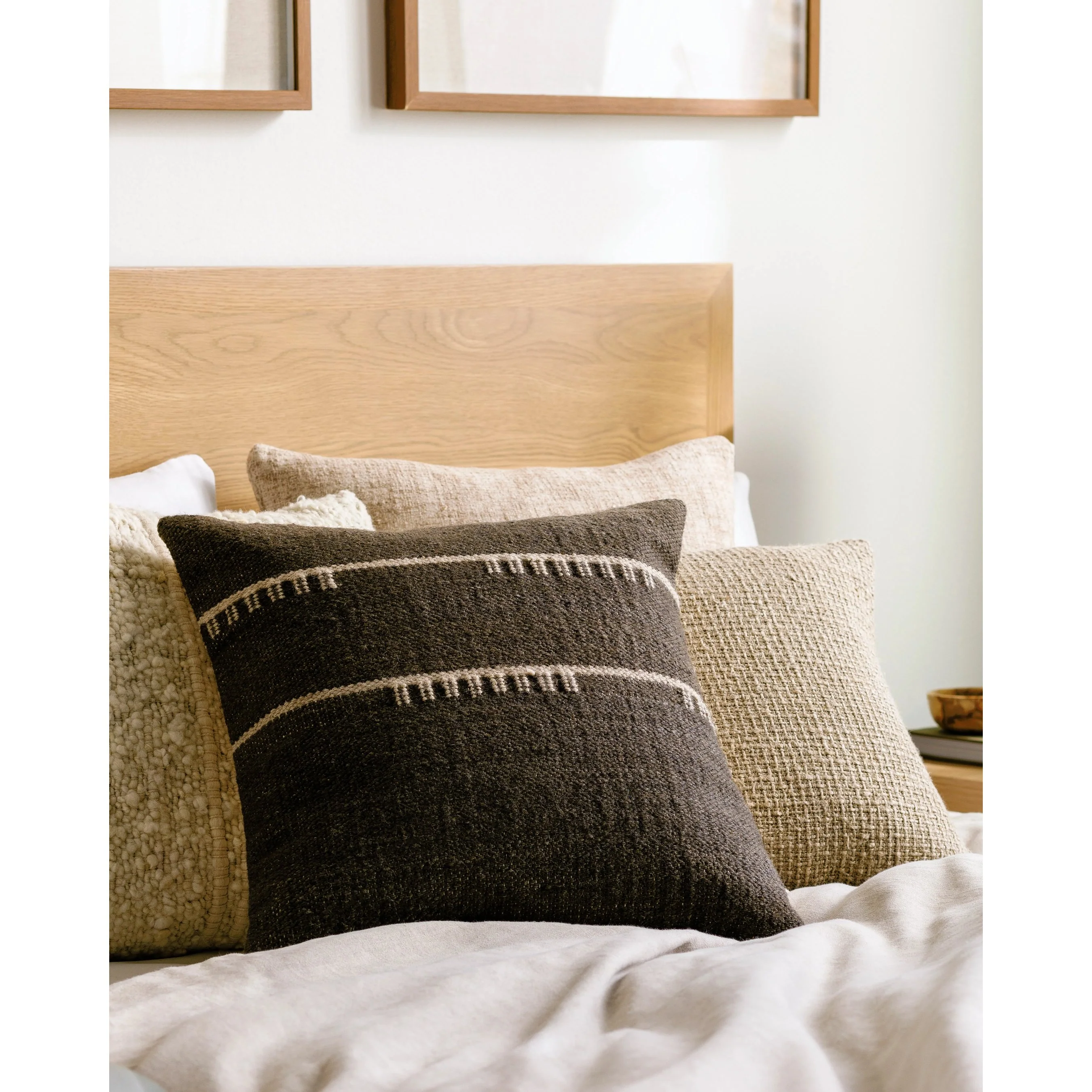 Harry Accent Pillow - 533793 - Image 5