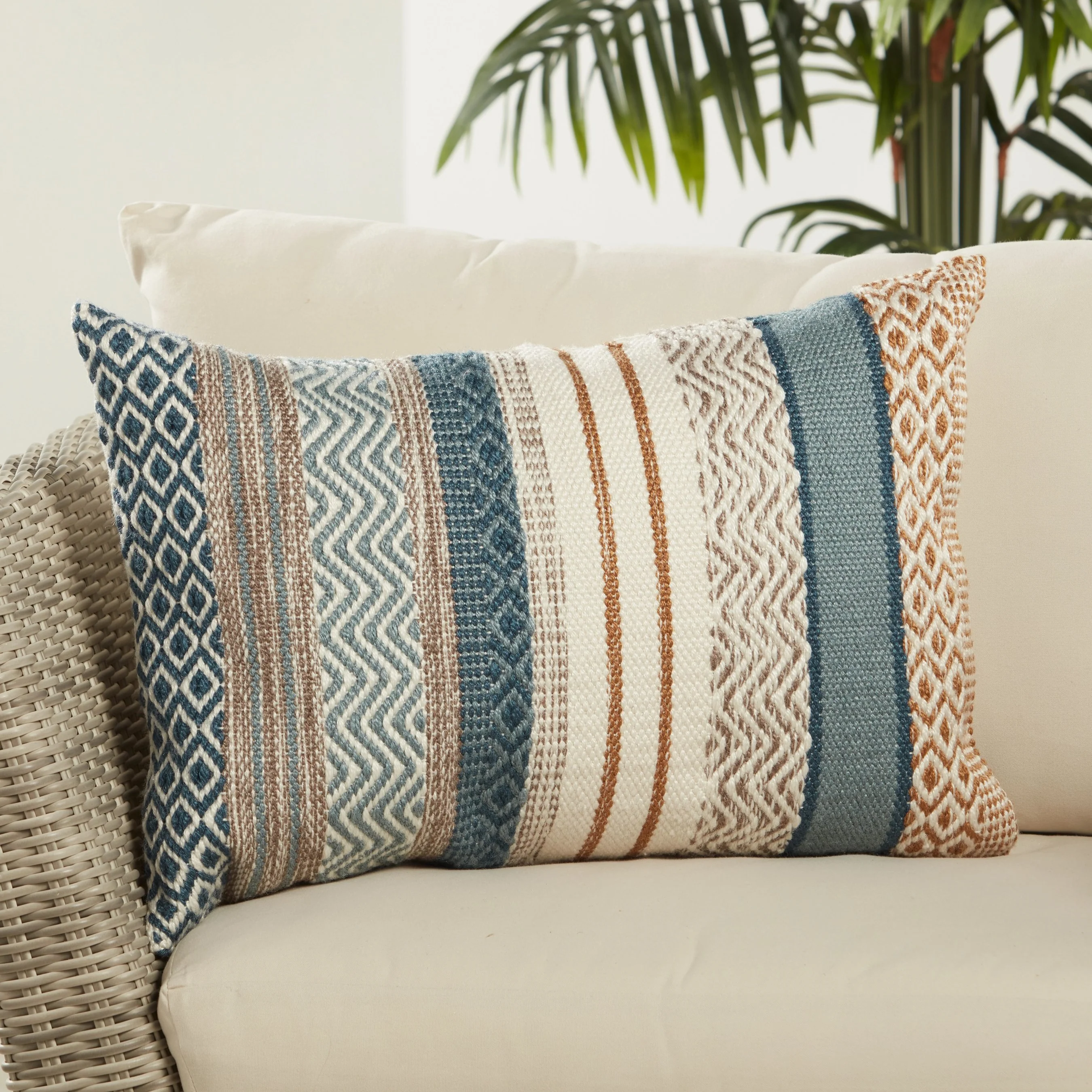 Isko ISK03 Indoor/Outdoor Pillow - Image 4