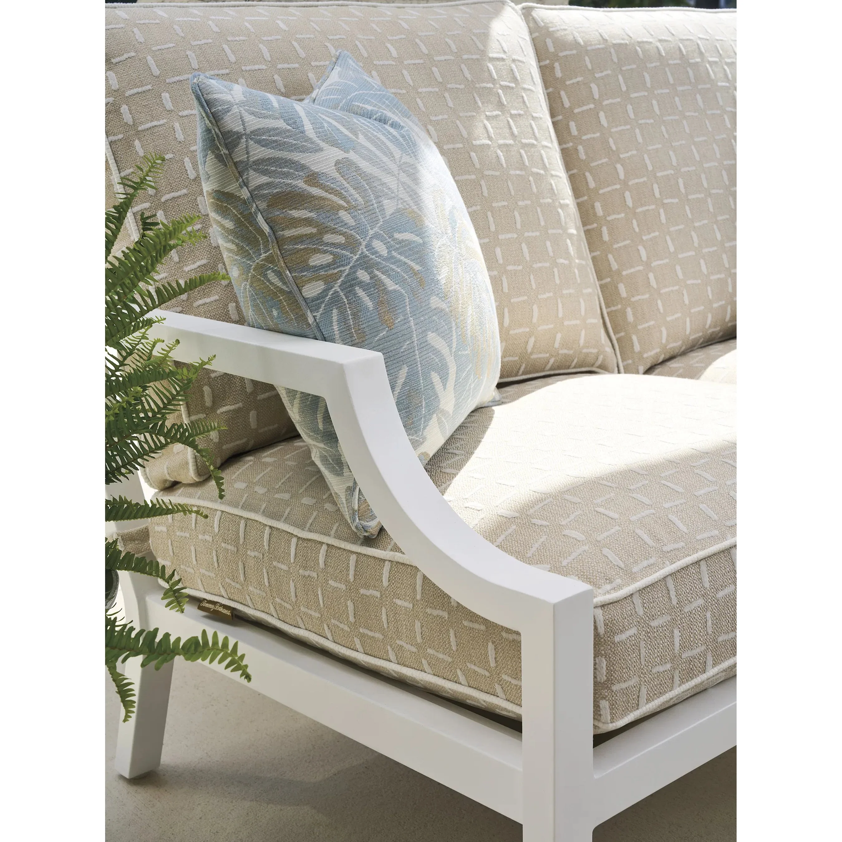 Island Classic Loveseat - Image 3