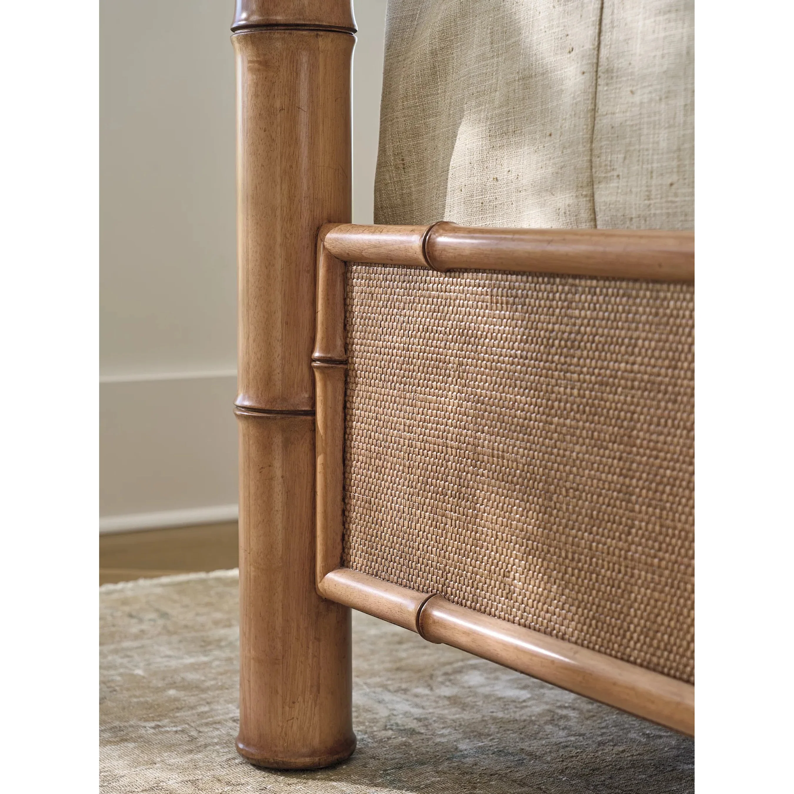 Islandia Canopy Bed - Image 2