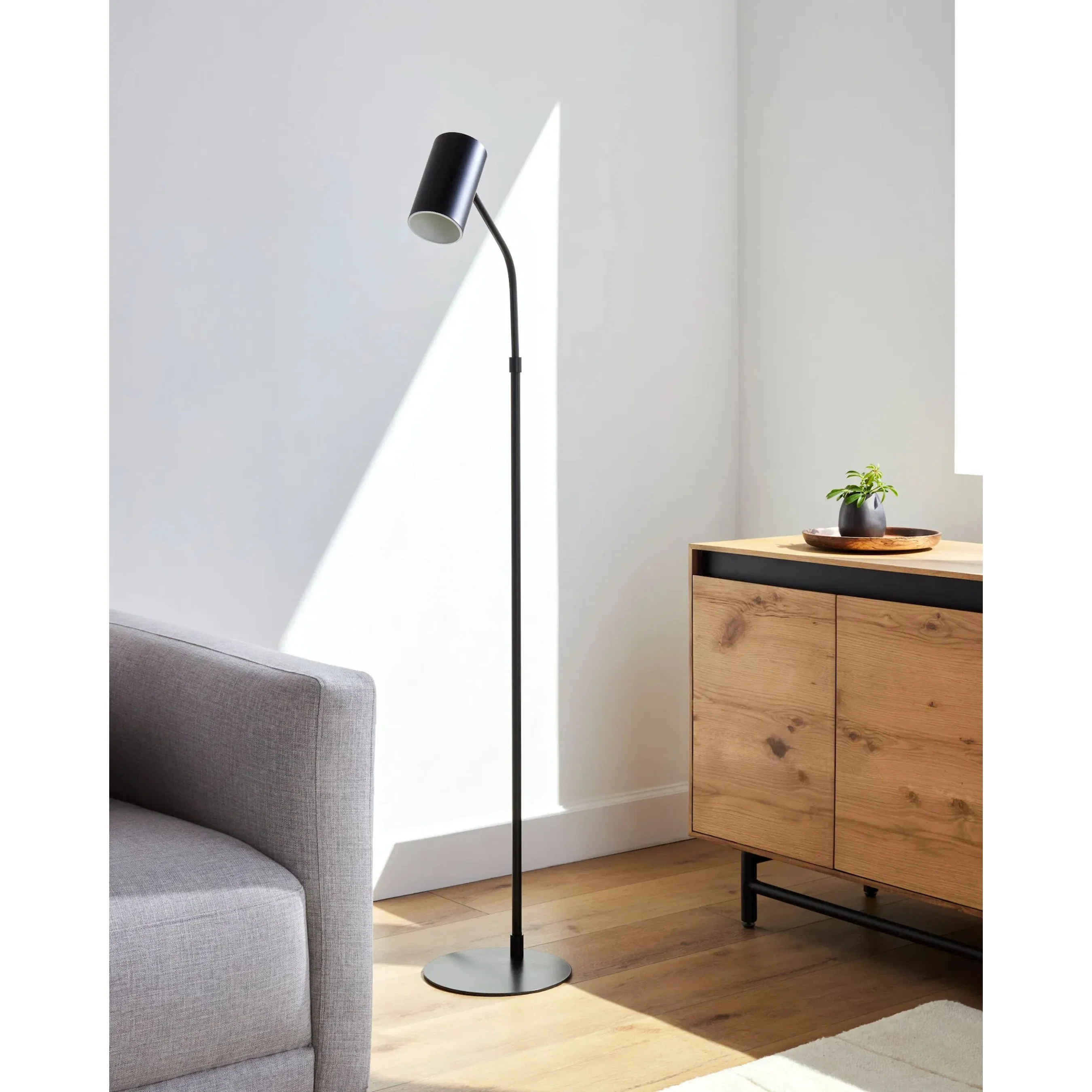 Ivel Floor Lamp - 538387 - Image 9