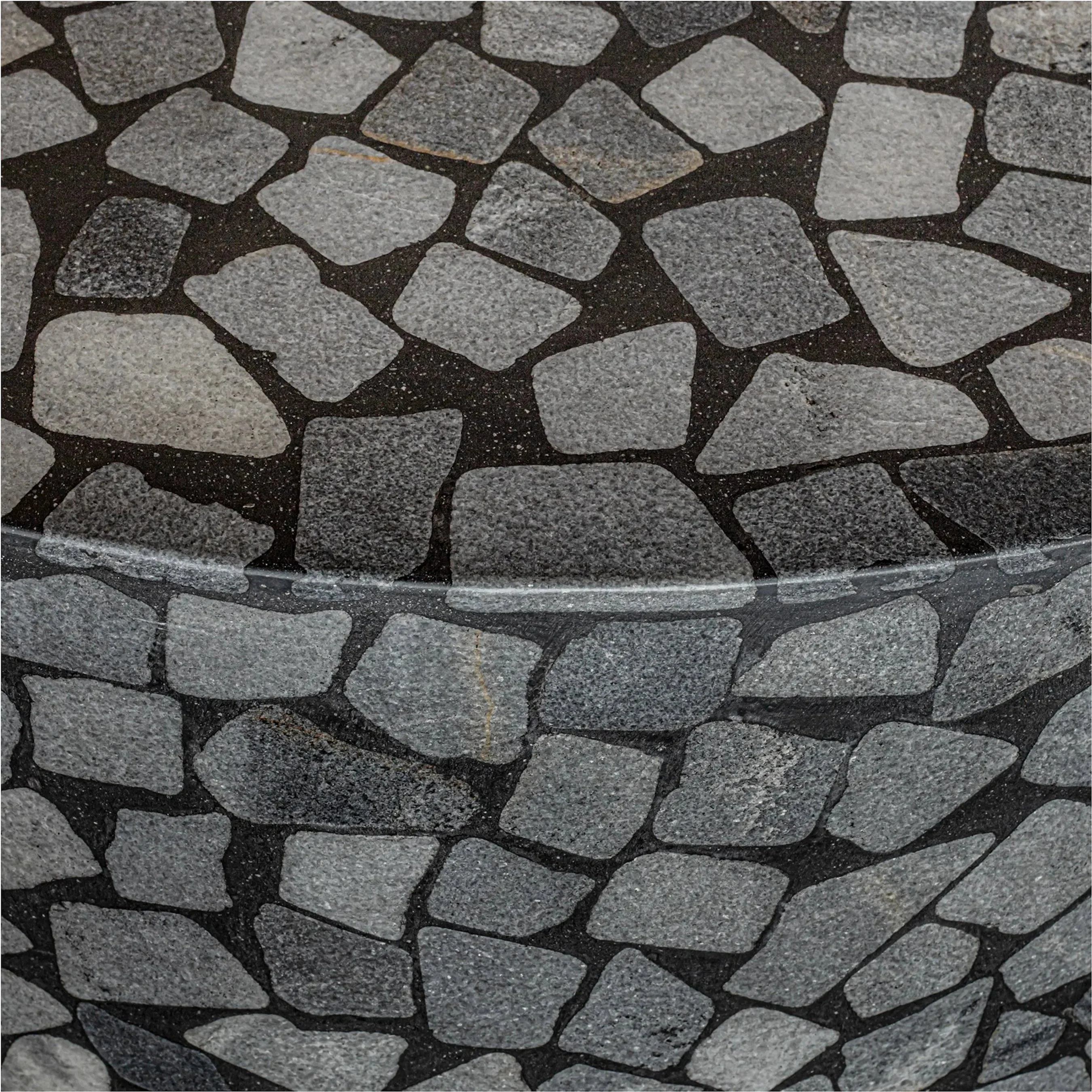 Kiri Outdoor Table - Image 2