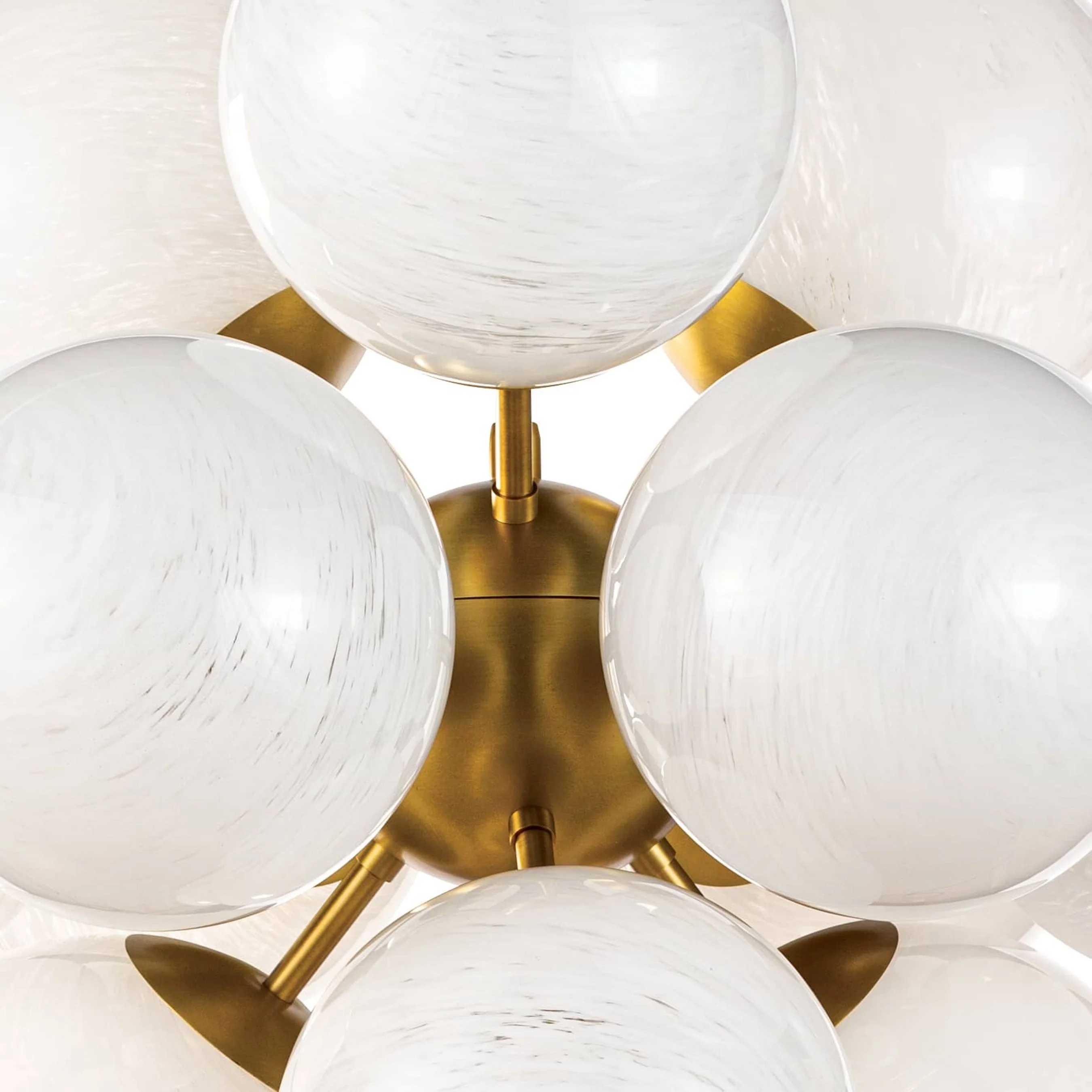 La Dame Chandelier - Image 3