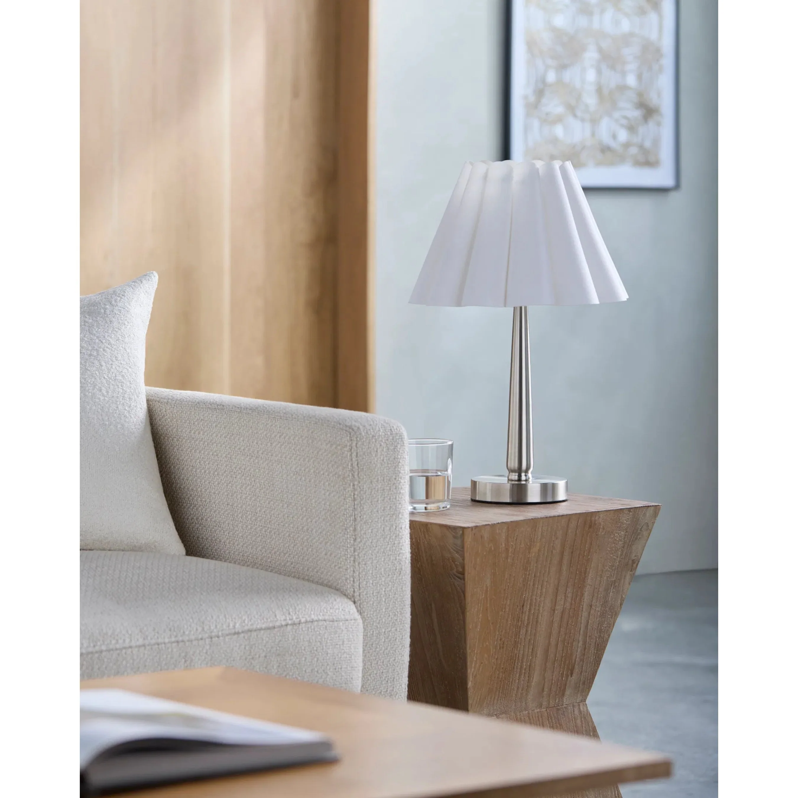 Leynar Accent Table Lamp - Image 4