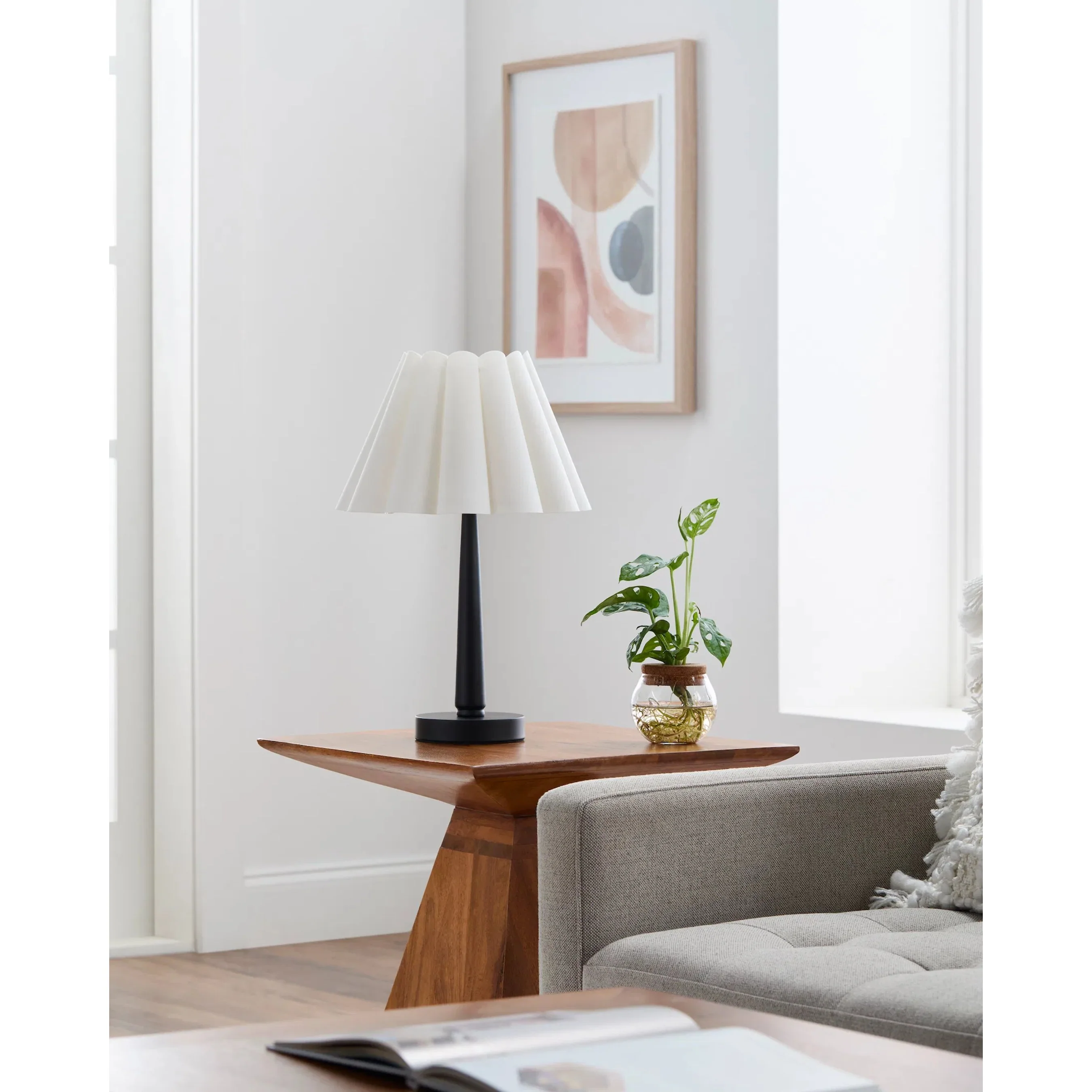 Leynar Accent Table Lamp - Image 5