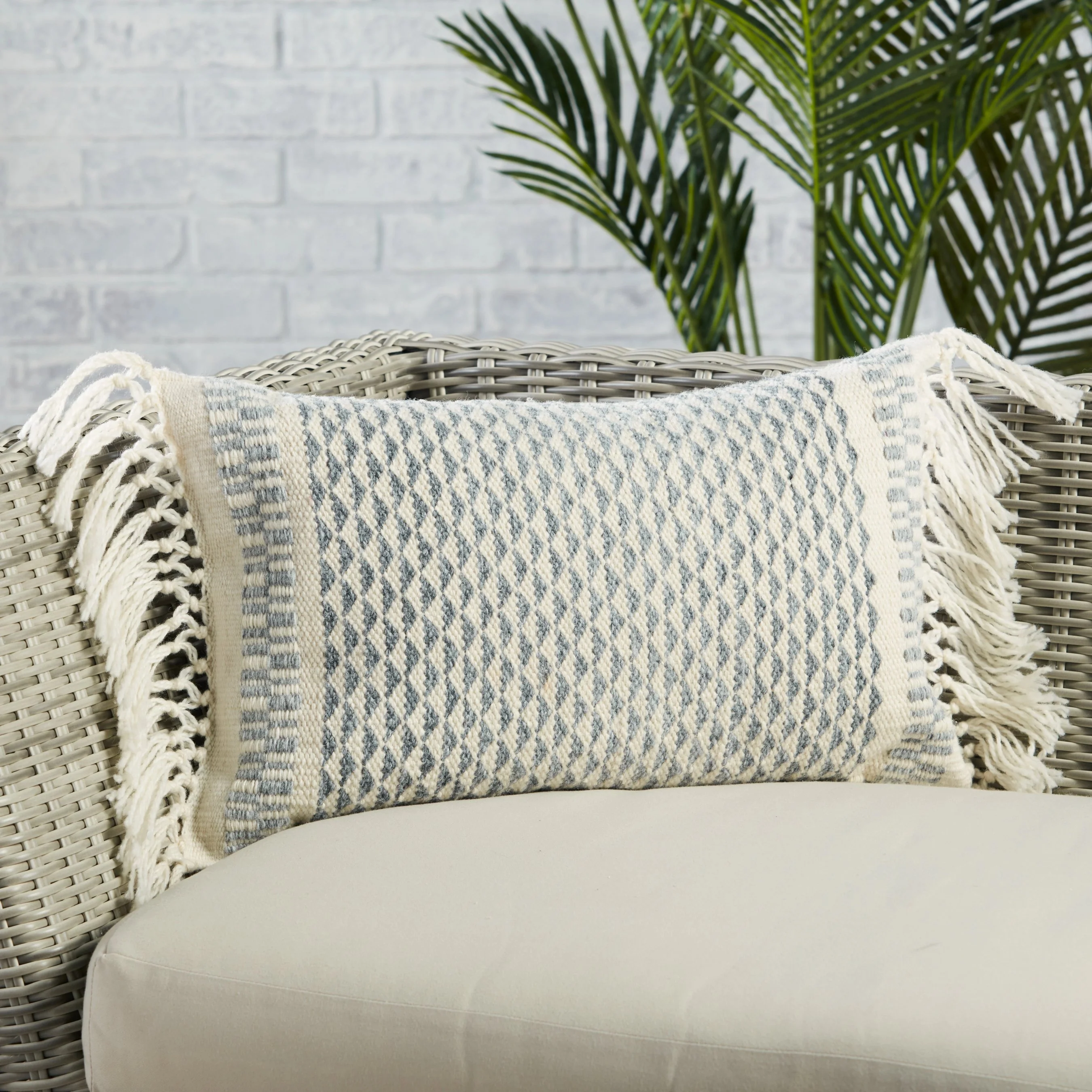 Liri LIR06 Pillow - Image 4