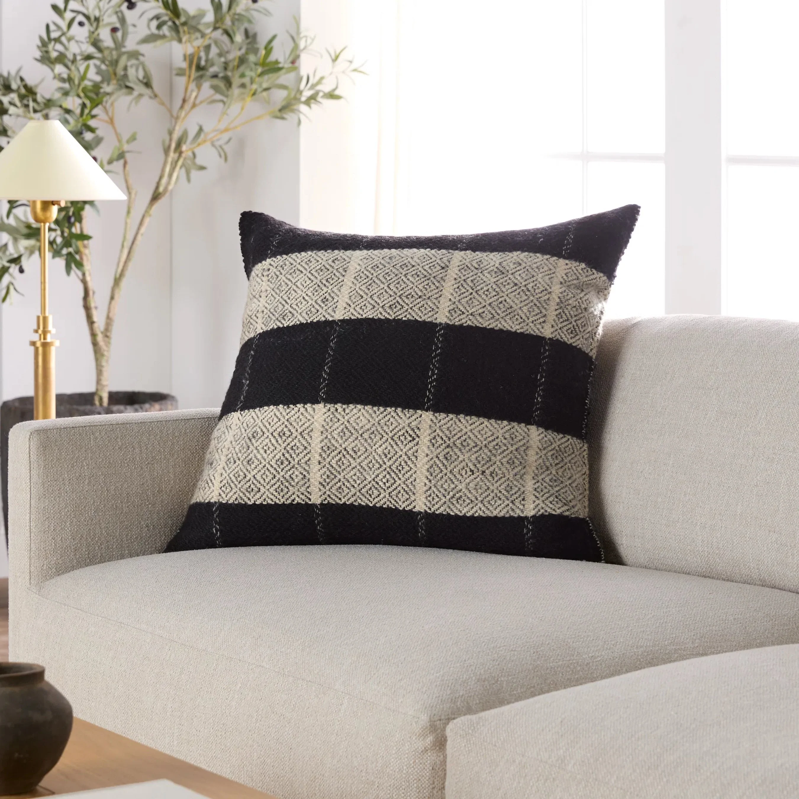 Margosa MGP04 Pillow - Image 4