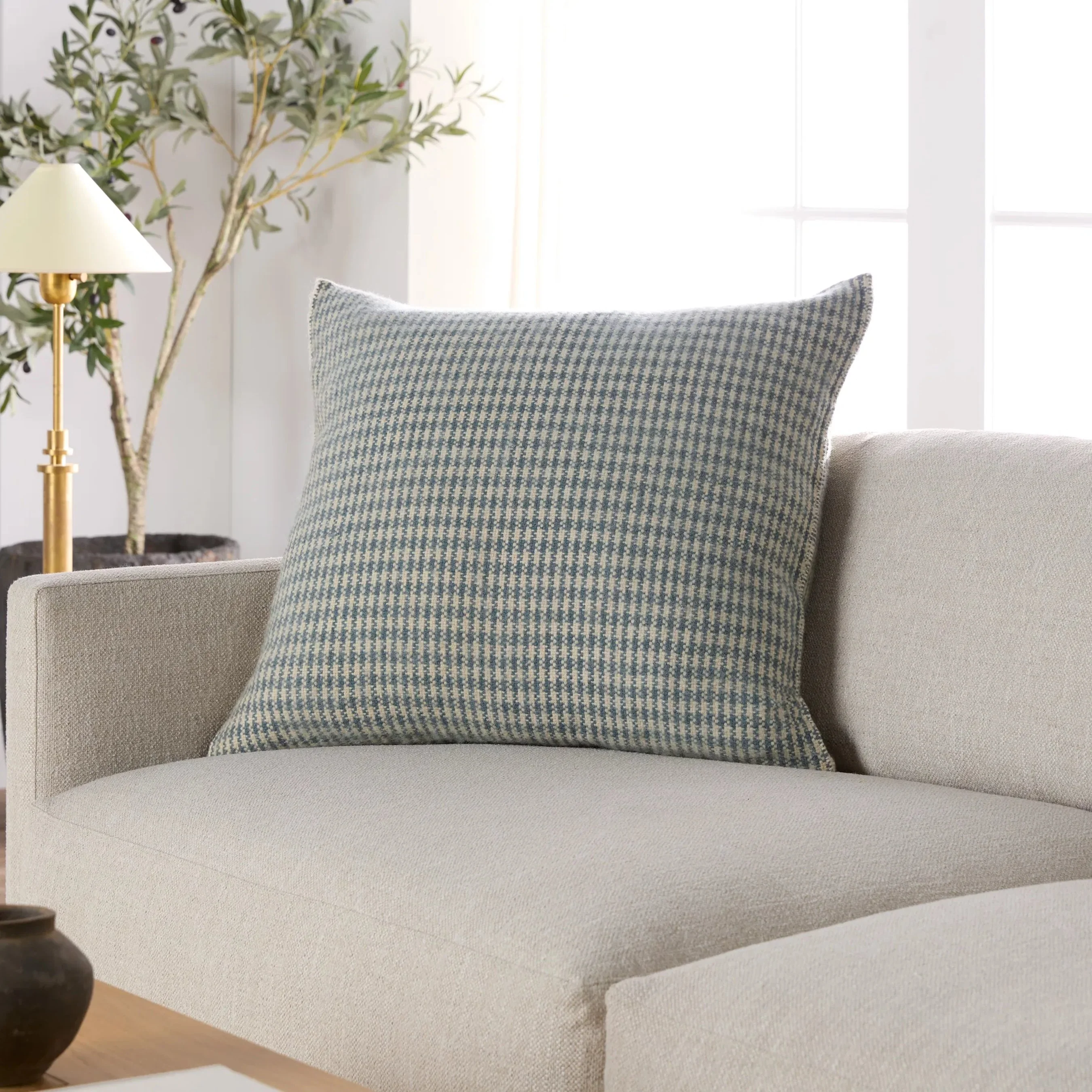 Margosa MGP16 Pillow - Image 5