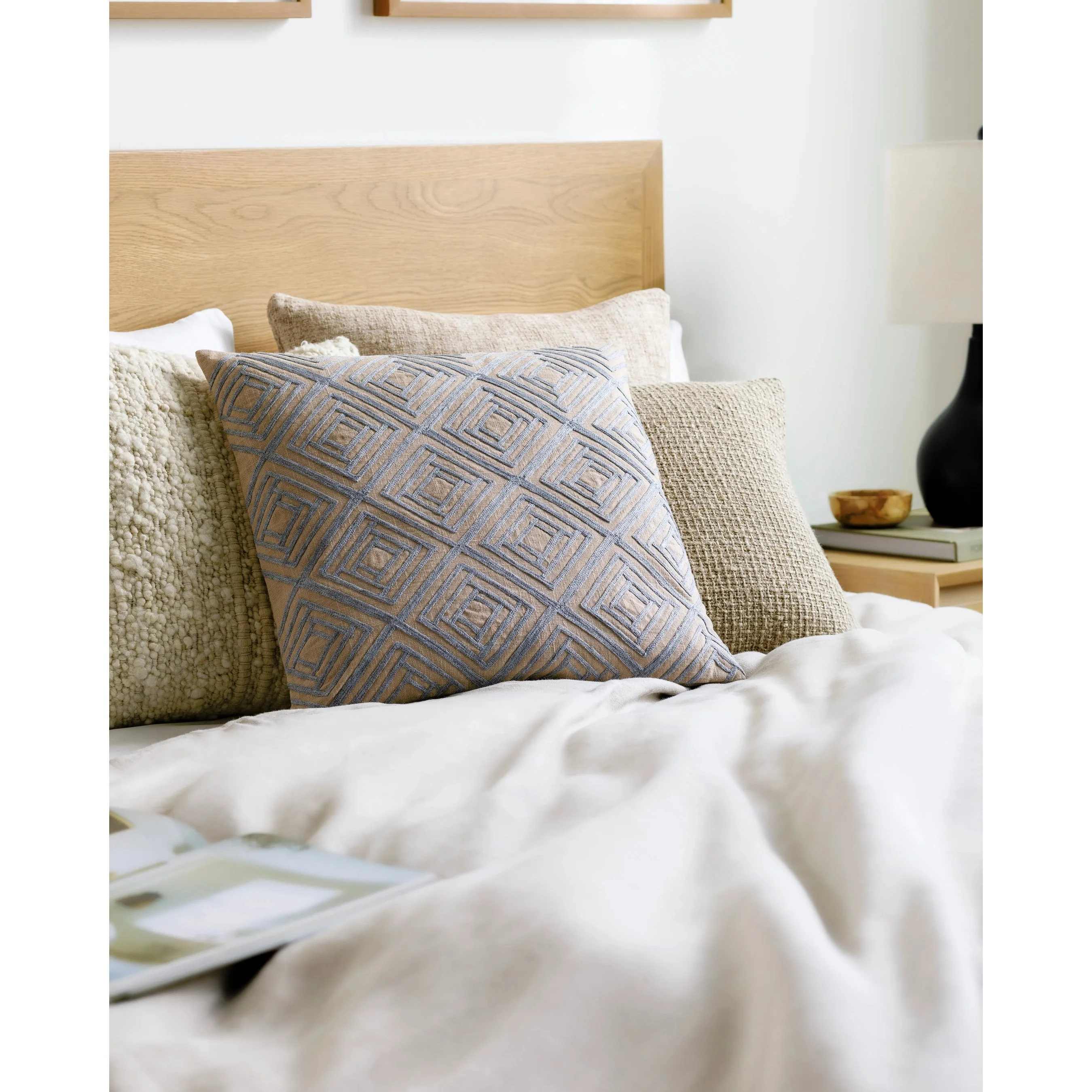 Meghan Accent Pillow - 533868 - Image 3