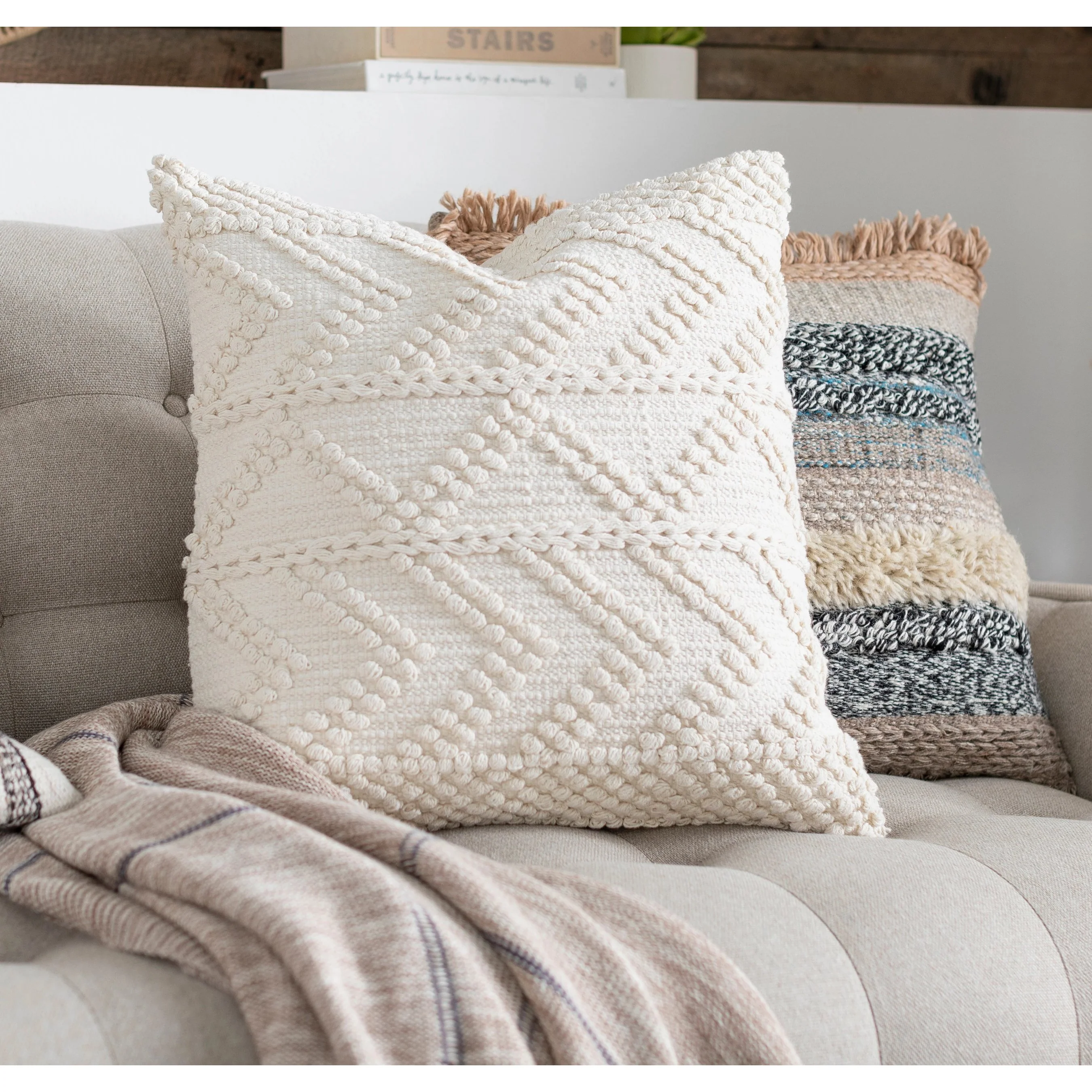 Merdo Pillow - 17299 - Image 15