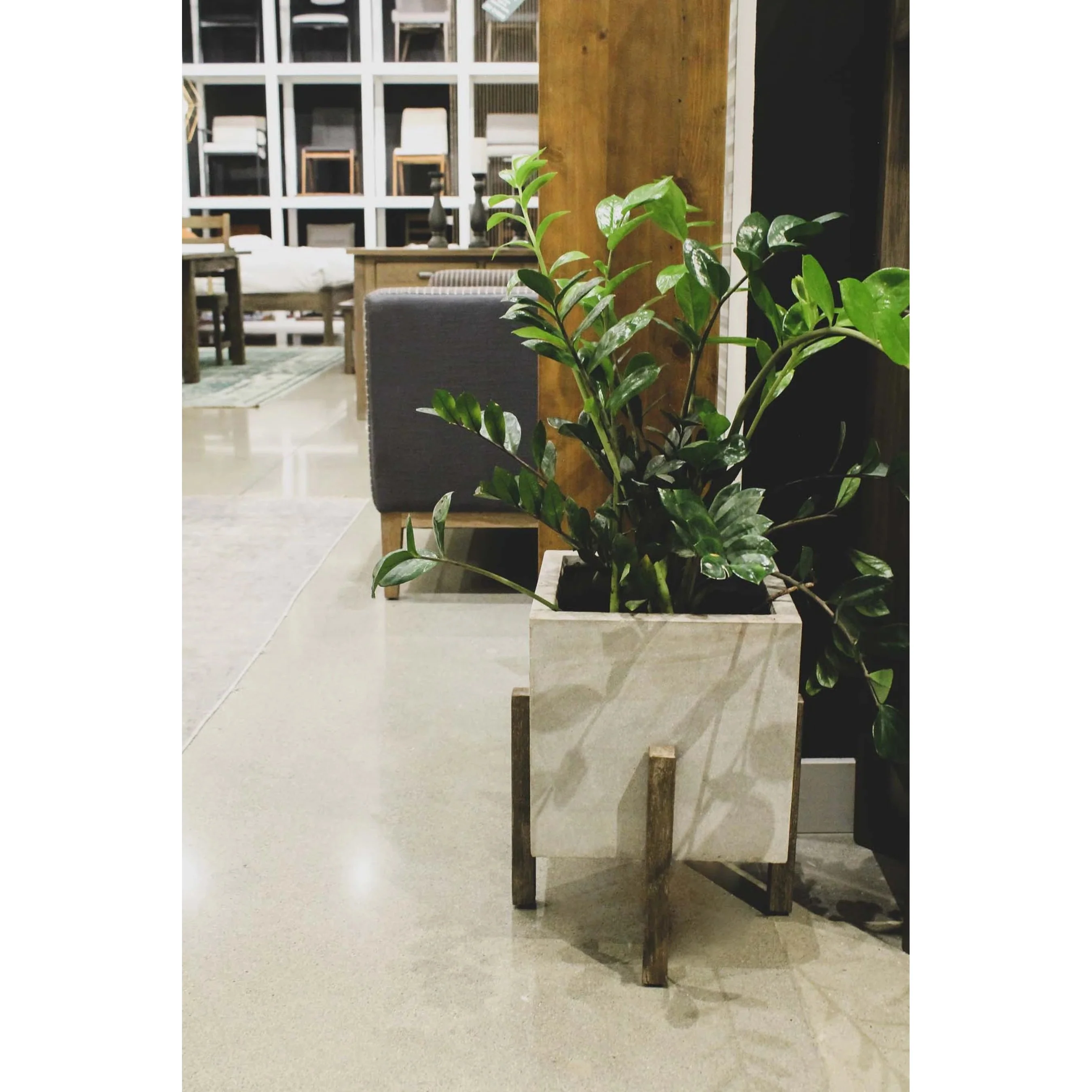 Patio Square Standing Pot - Image 3