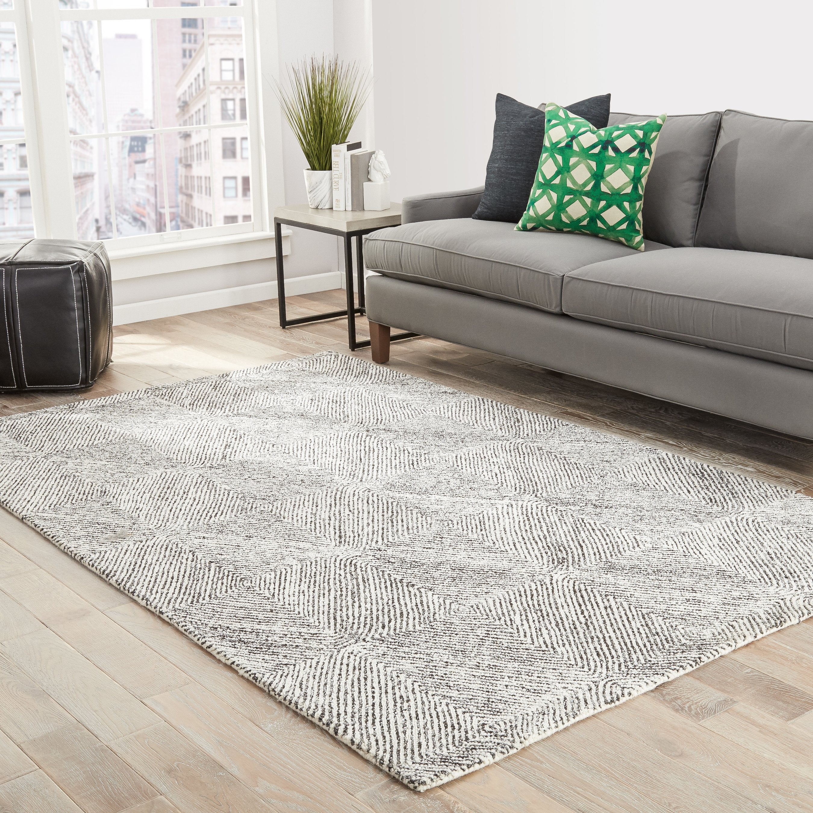 Traditions Made Modern Tufted MMT19 Rug - Image 4