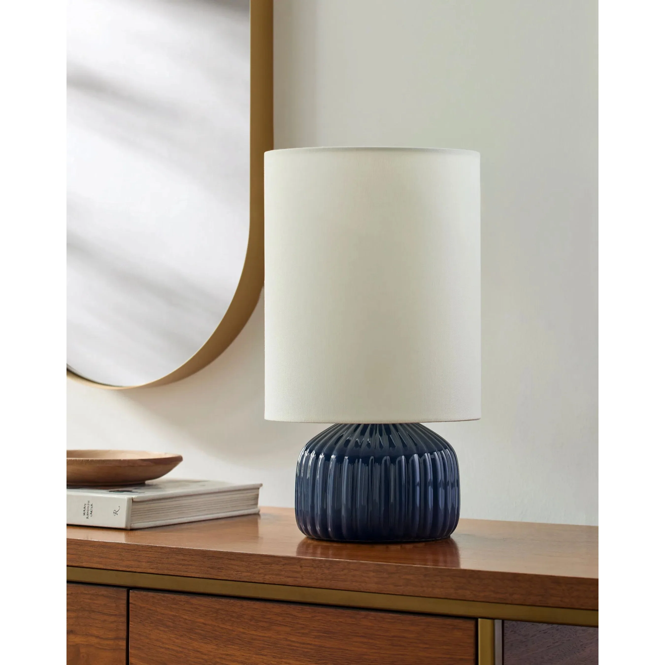 Vadso Accent Linen Shade Table Lamp - Image 8
