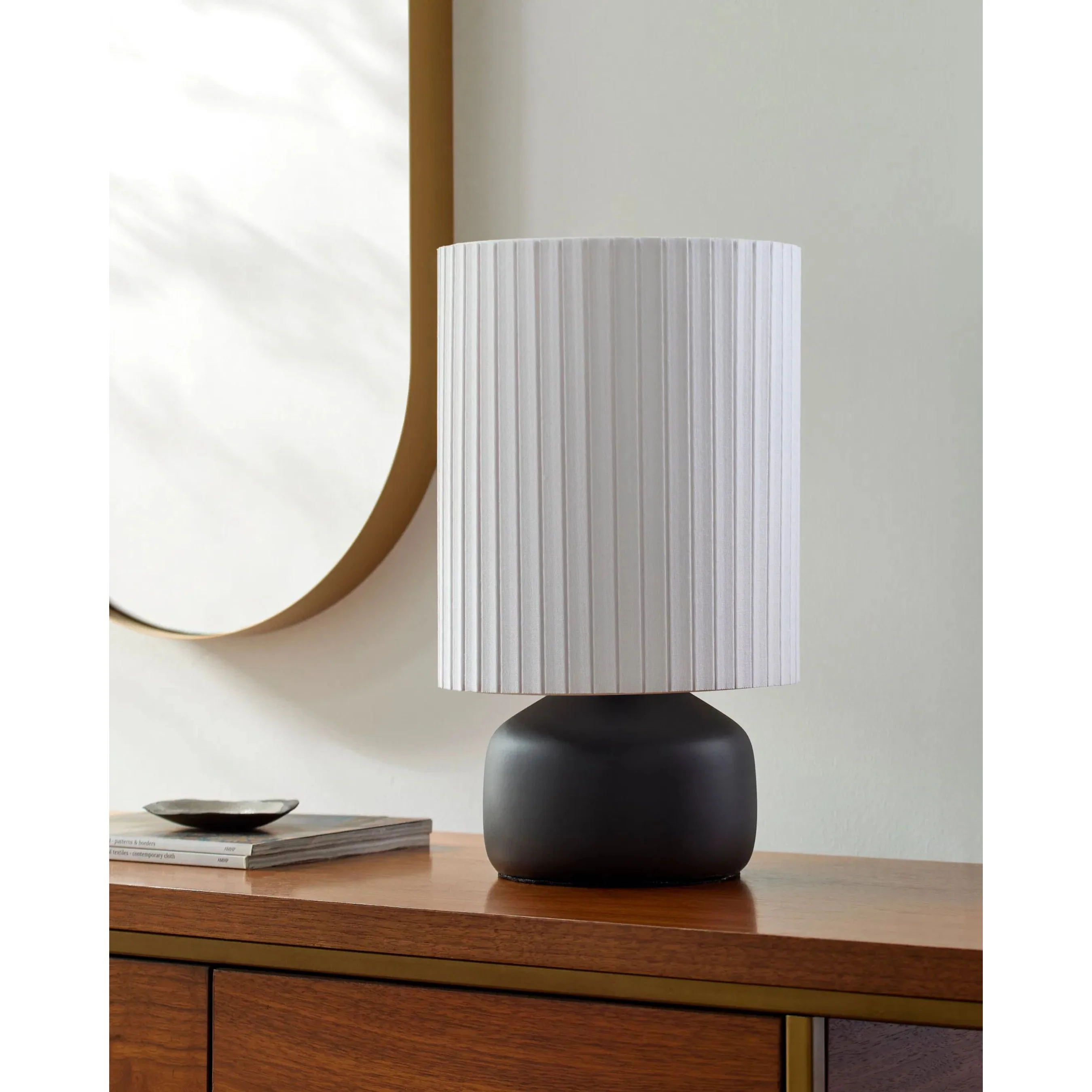 Vadso Accent Table Lamp - Image 10