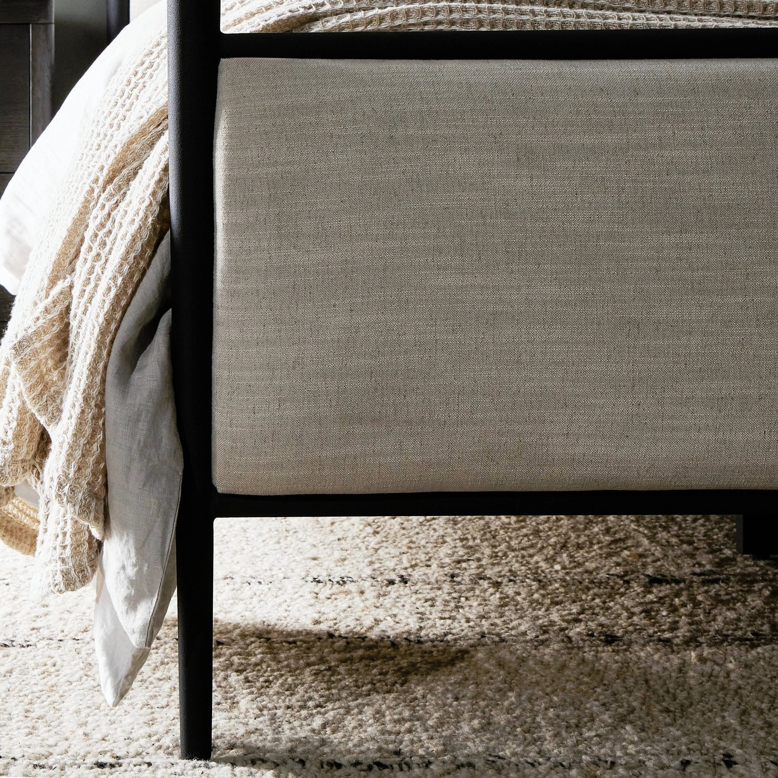 Xander Canopy Bed - Image 13