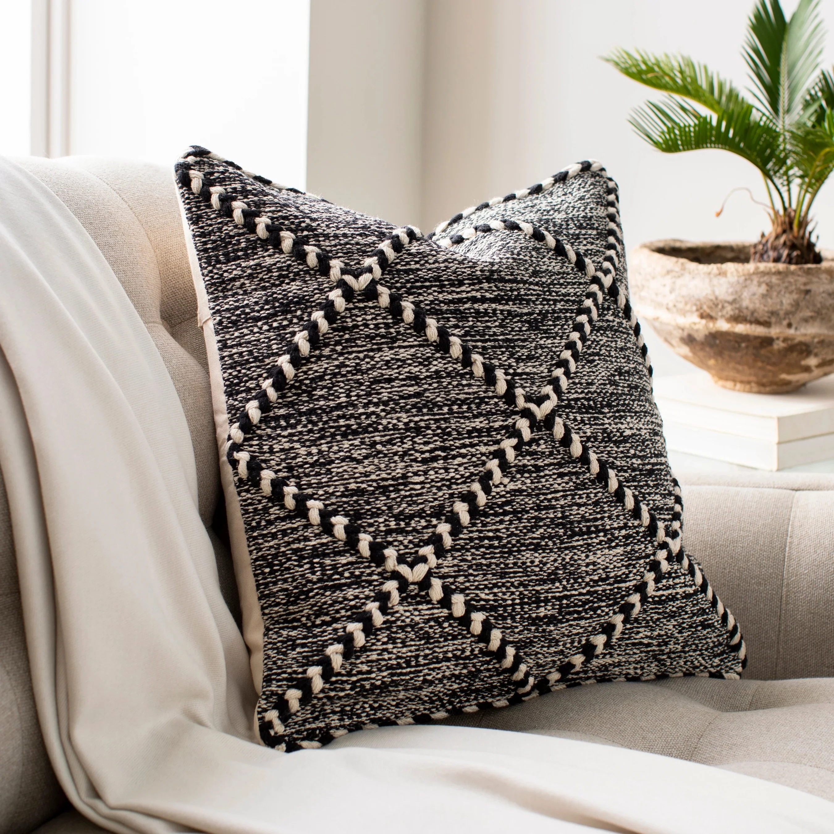 Zanafi Pillow - 9099 - Image 3