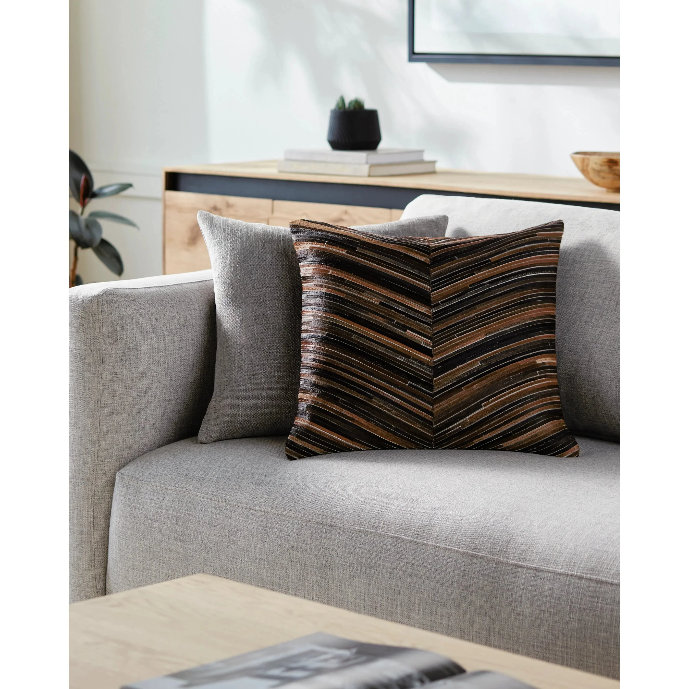 Zander Pillow - 33183 - Image 4